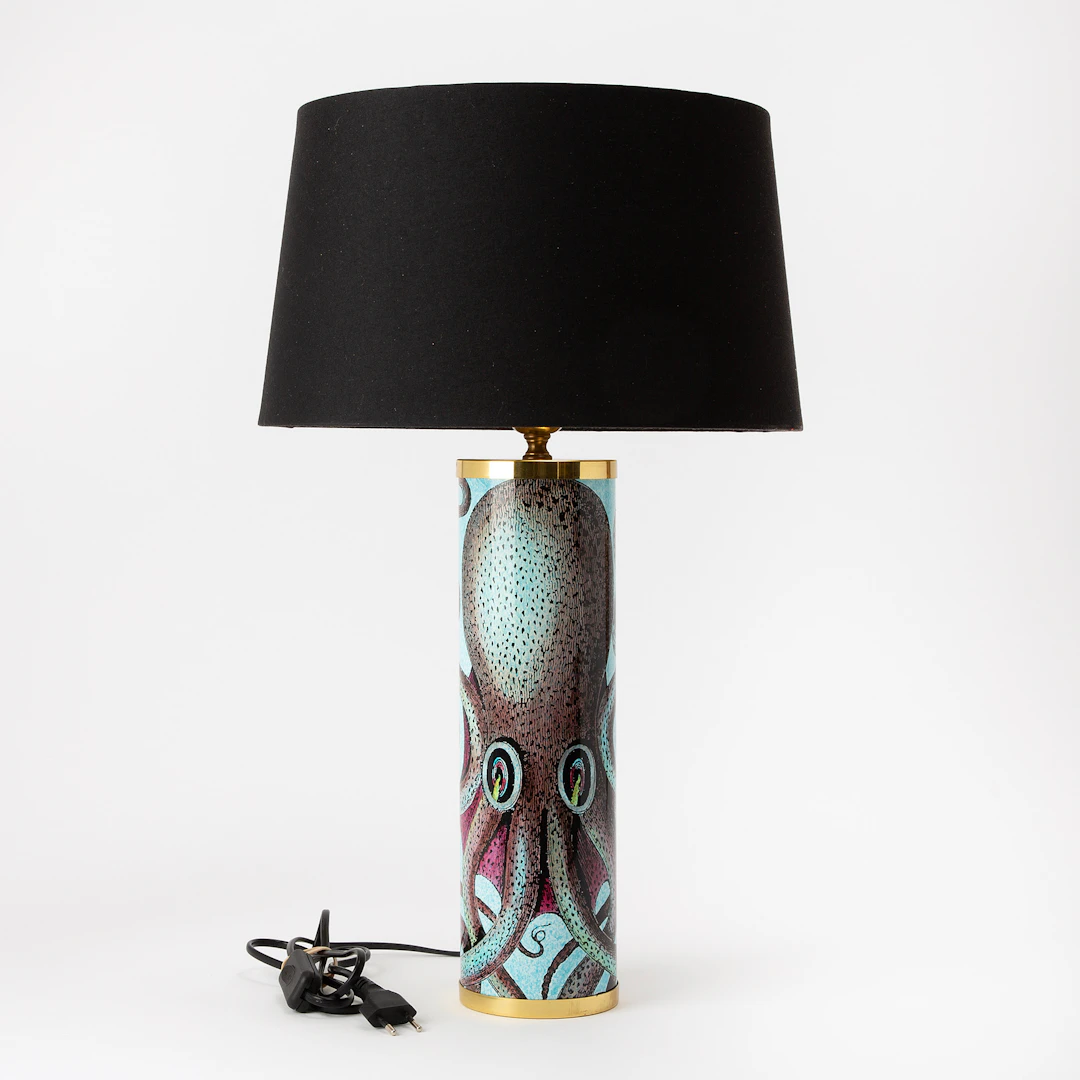 PIERO FORNASETTI. Bordslampa, Italien, porslin och mässing, polykrom