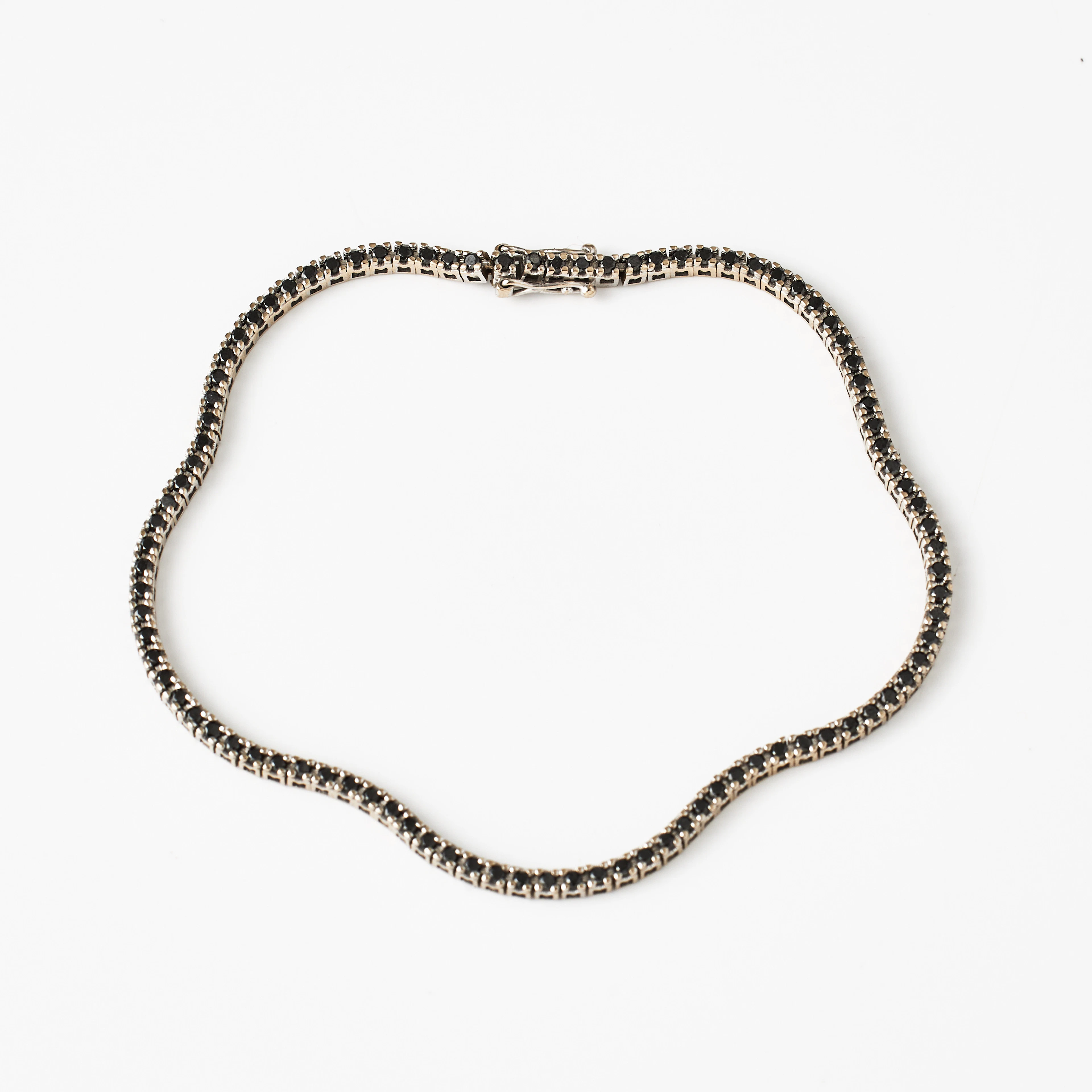 ARMBAND, 18 k rodierat vitguld, s.k. rivière, dekor med ca 94 små