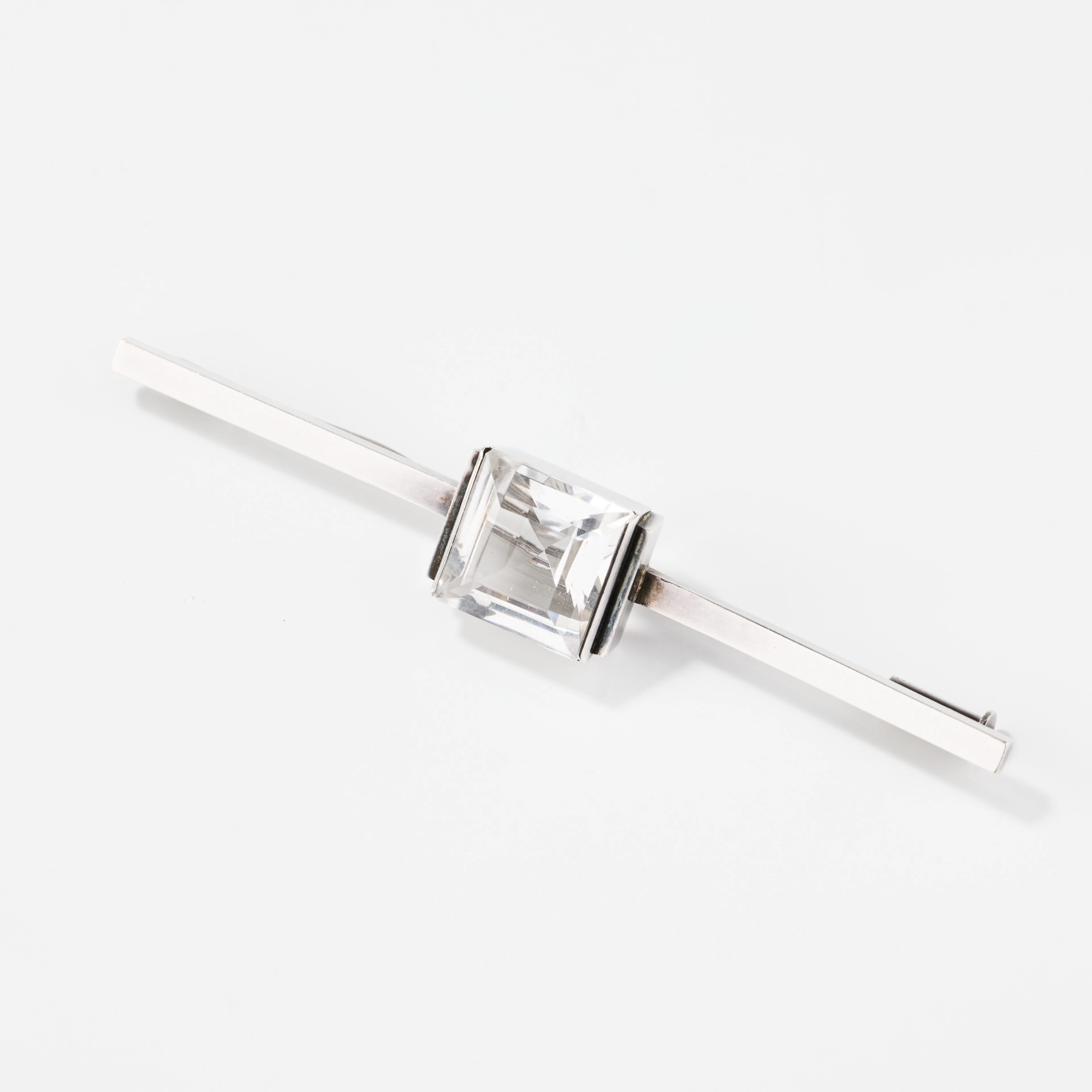 WIWEN NILSSON. Brosch, sterlingsilver och bergkristall, Lund 1943.