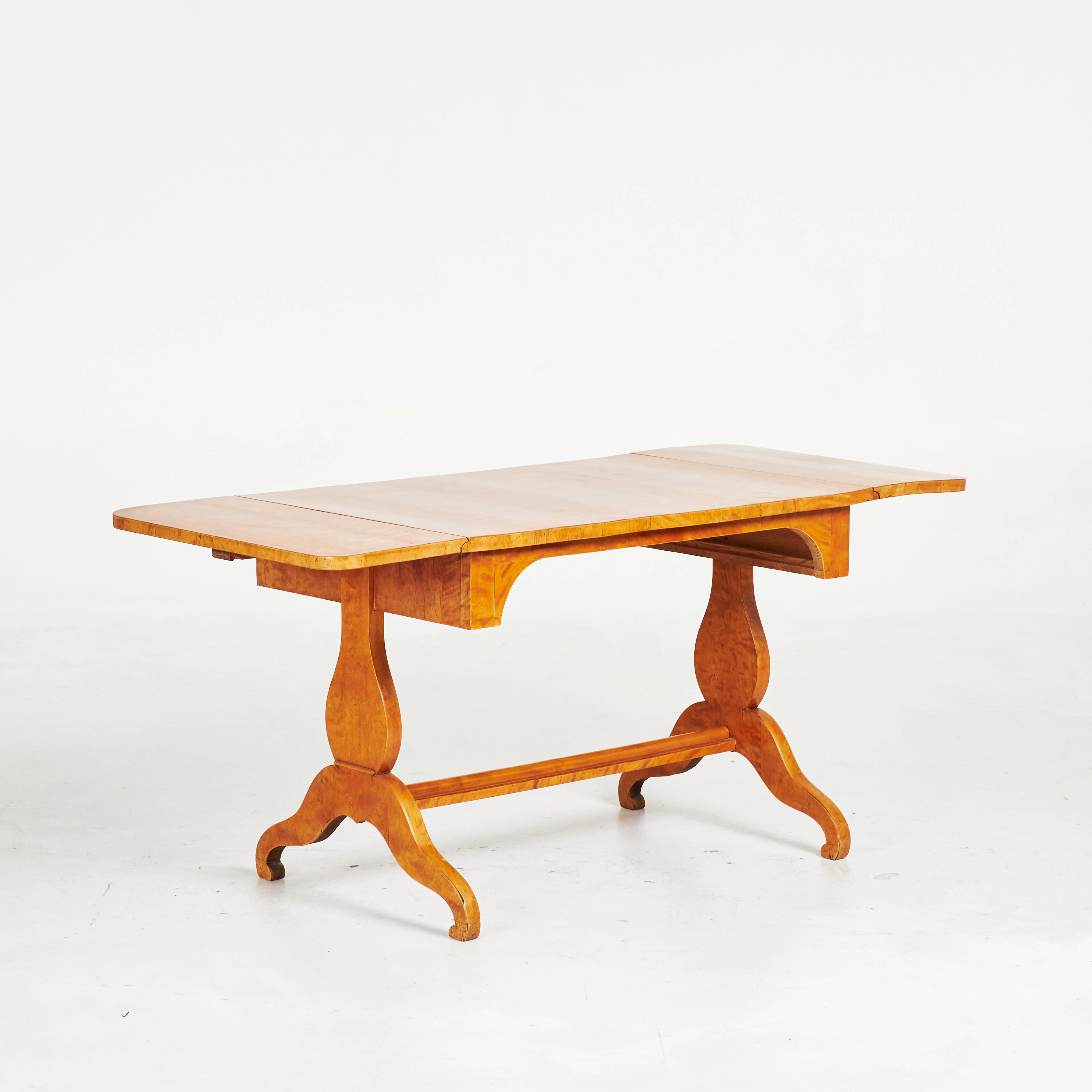 KLAFFBORD. Karl-Johan stil, björk, 1800/1900-tal.