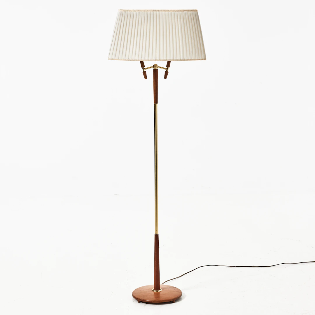GOLVLAMPA, "MAE 82", Möller Armatur, Eskilstuna, teak/mässing, märkt undertill.