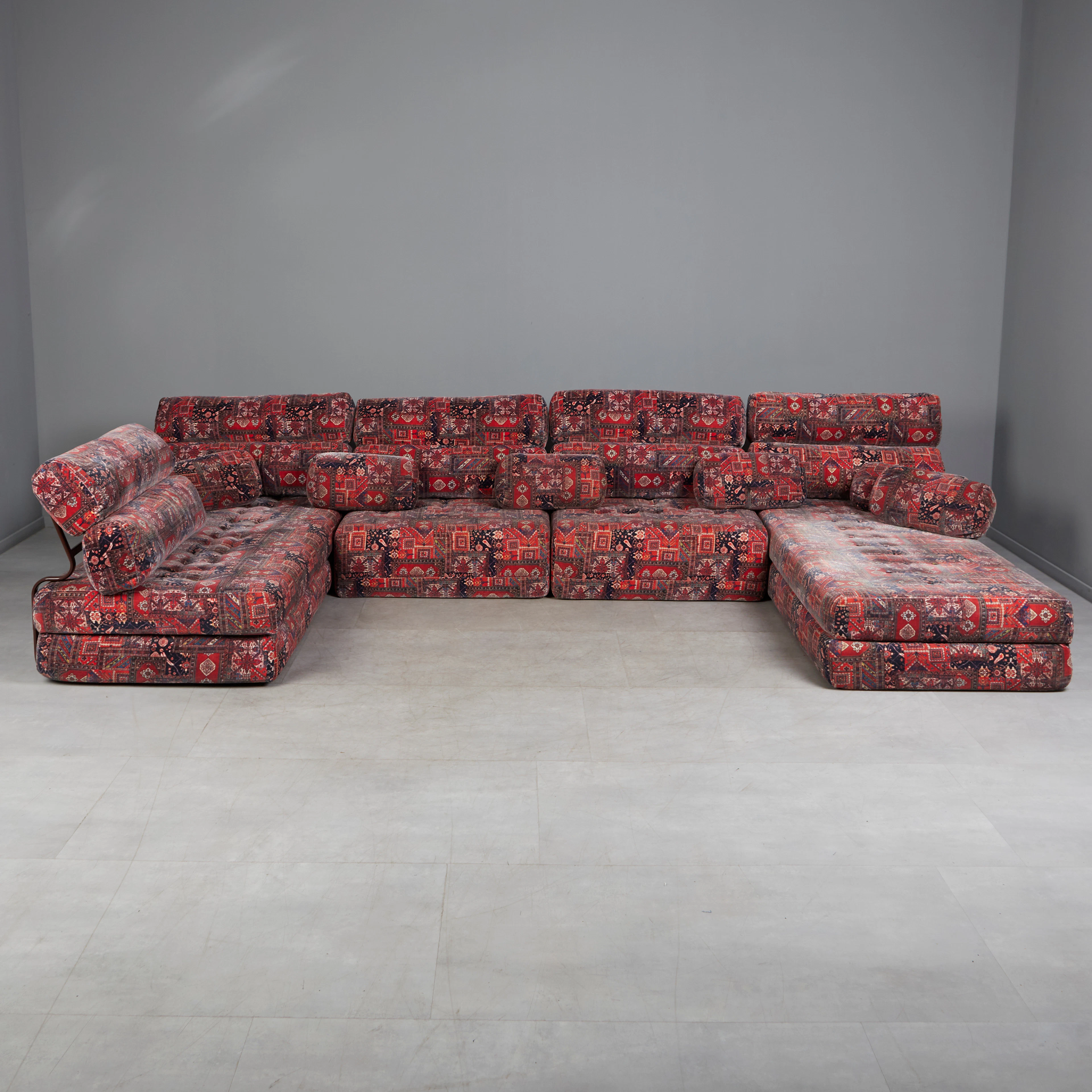 Großes Modulsofa, Modell "Arabian Nights", Stoffpolster mit samtig-gemustertem