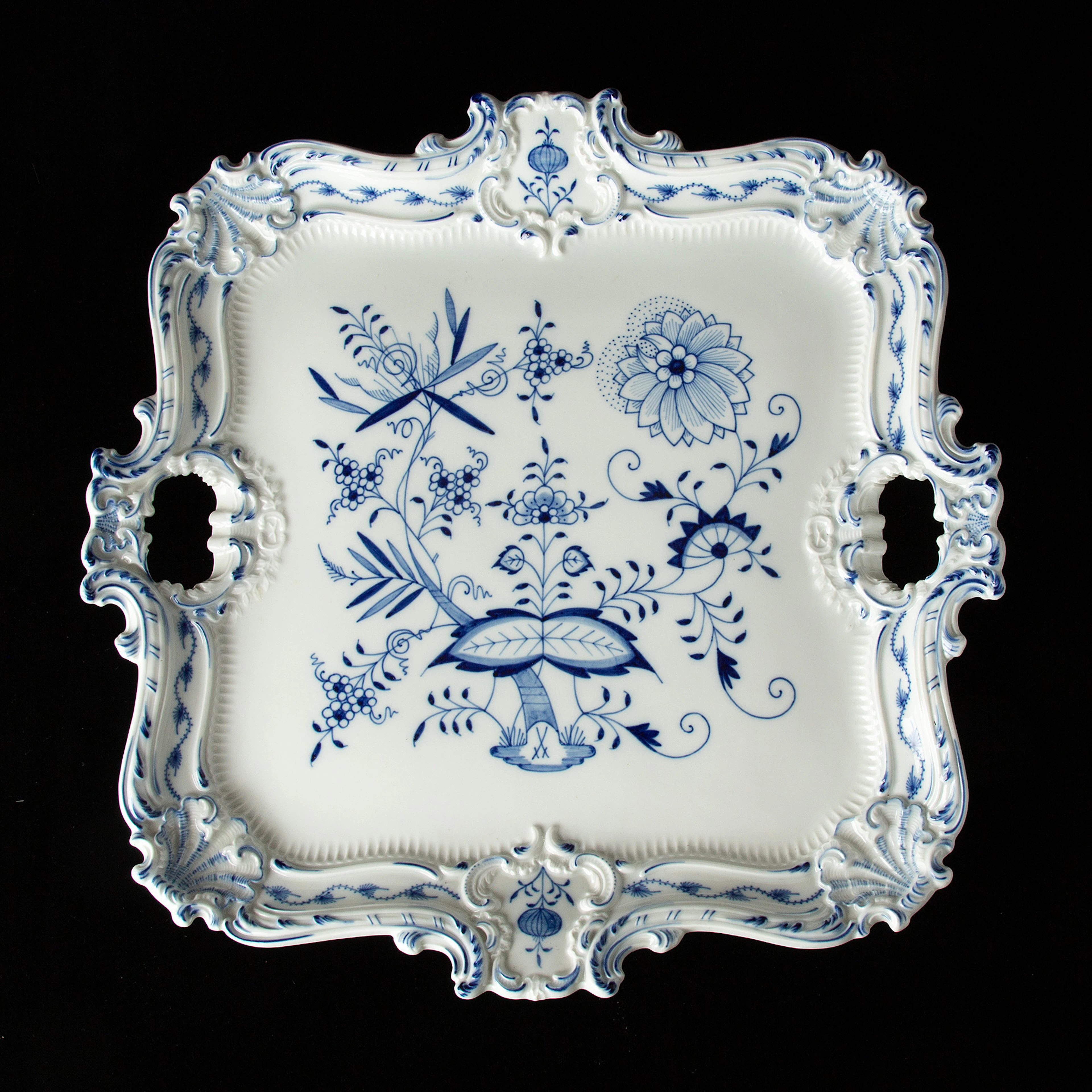 BRICKA. "Lökmönstret", porslin, Meissen.