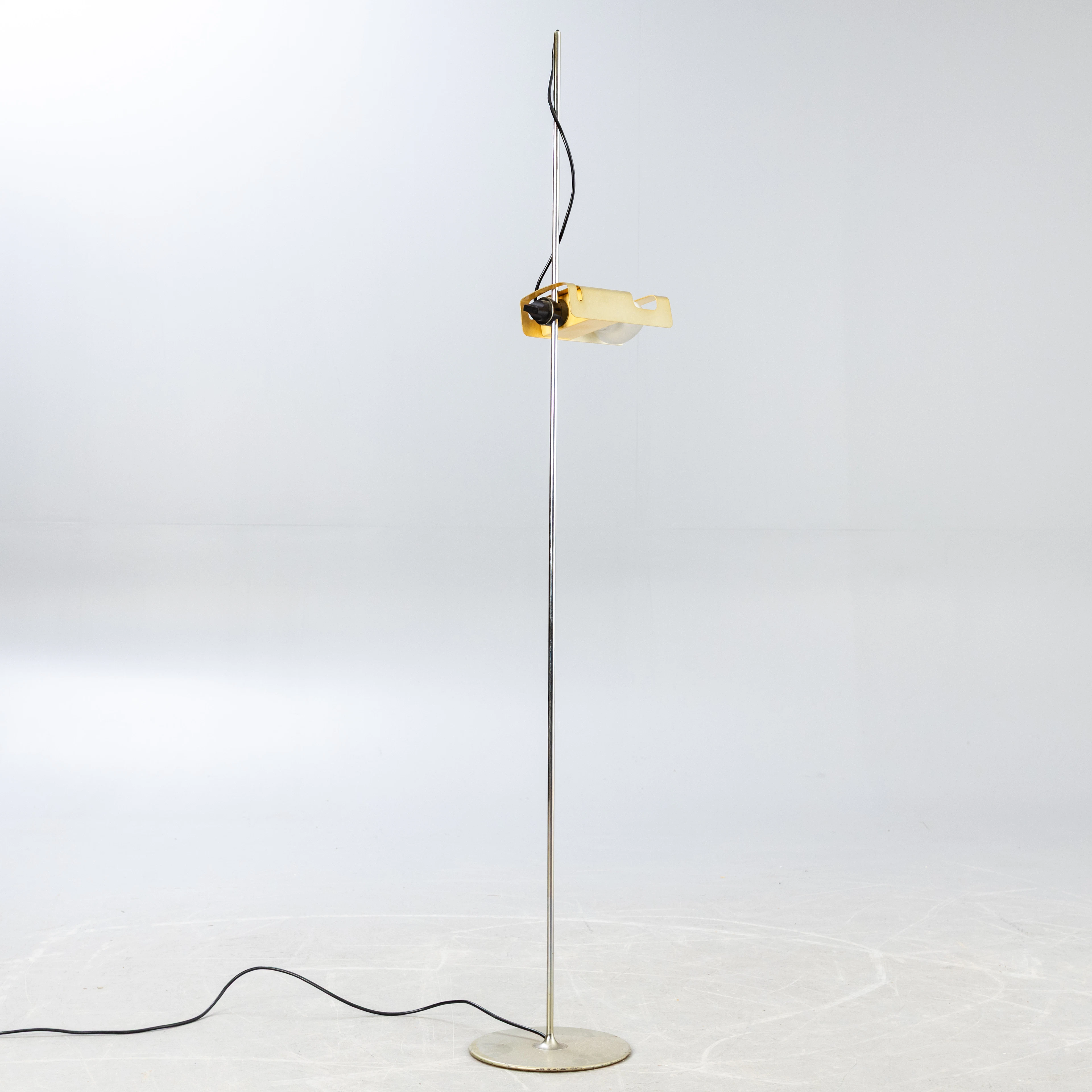 JOE COLOMBO. Oluce. Stehlampe 'Spider'.