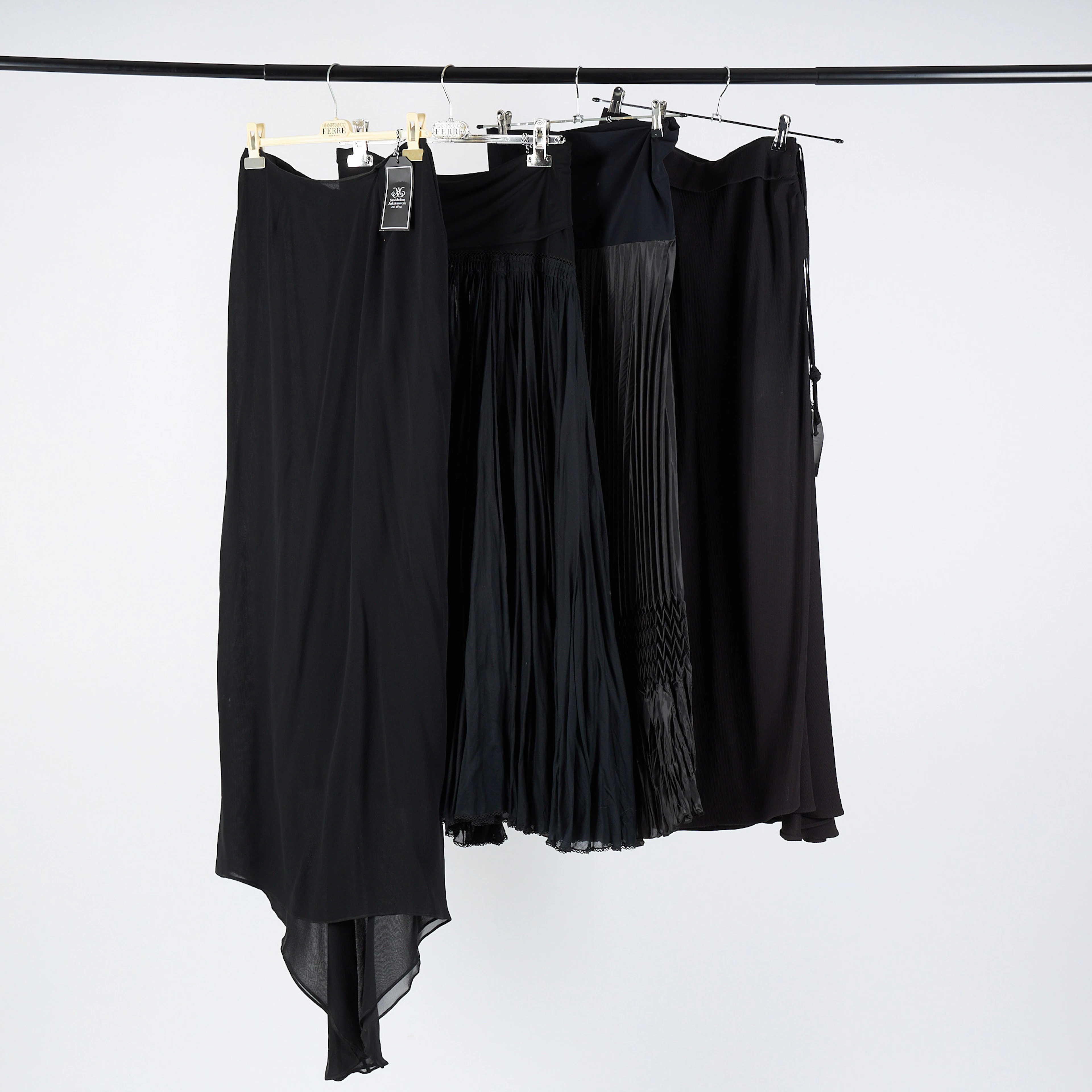 KJOLAR, 4 st, Giorgio Armani, Gianfranco Ferré, 2 okända.