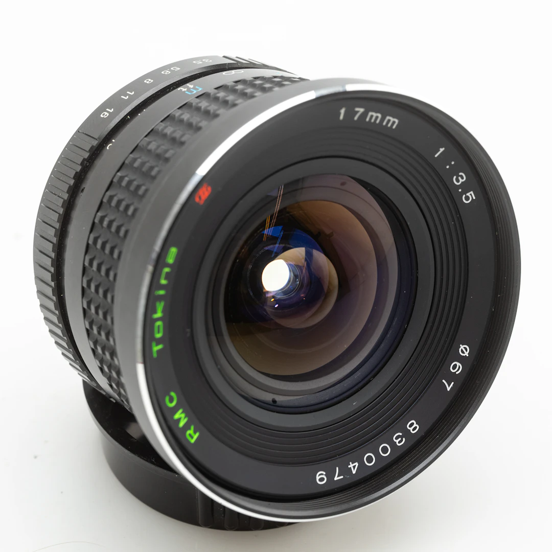 Tokina 1:3,5/17mm ( SN 8300479 ) Objektiv für Yashika / Contax.