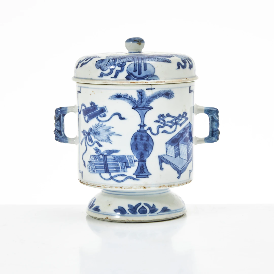 EQUELLE, porslin, Kina, Kangxi (1662-1722), hög modell, med hänklar