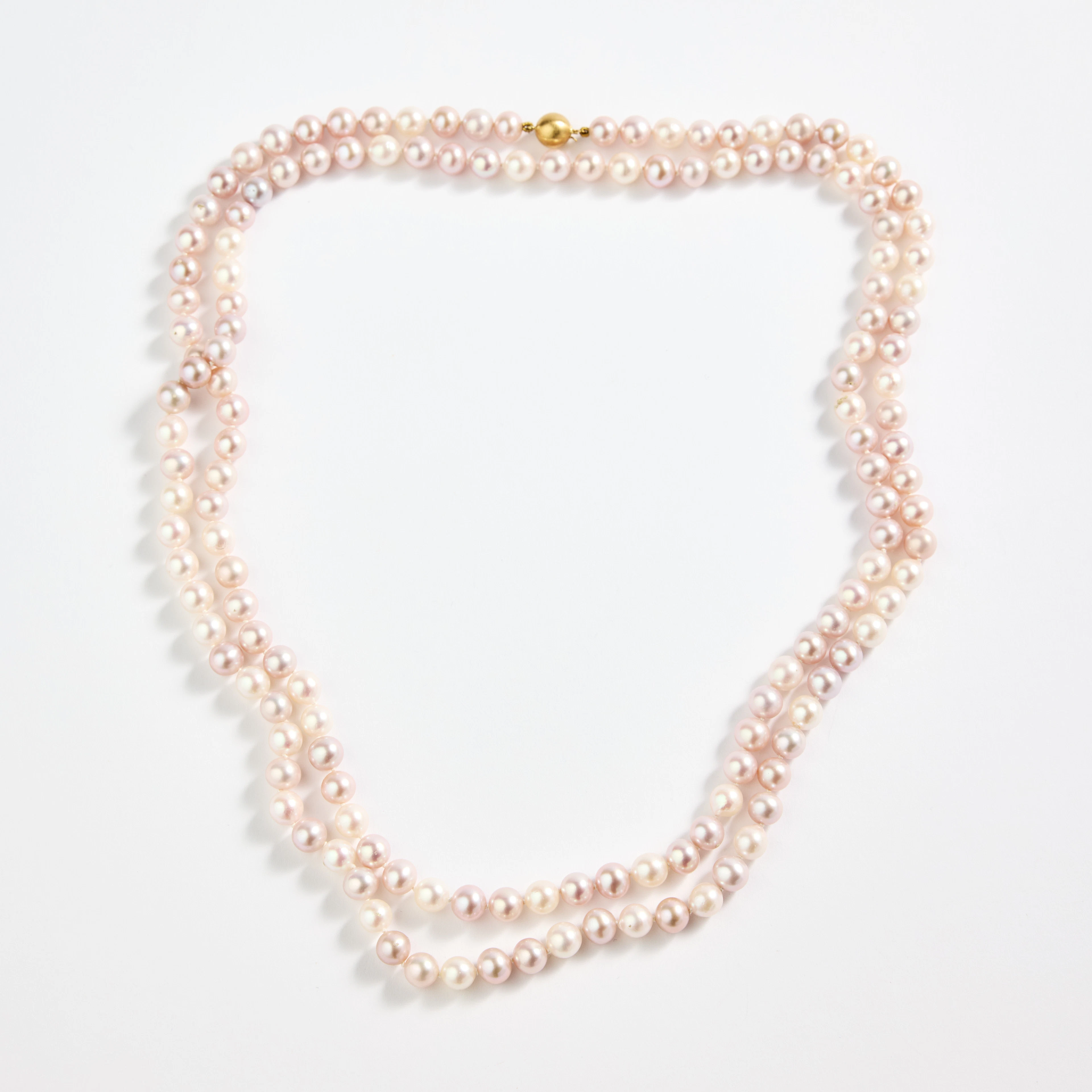 PÄRLCOLLIER, odlade Akoya salt - och sötvatten pärlor med 18K guldlås.