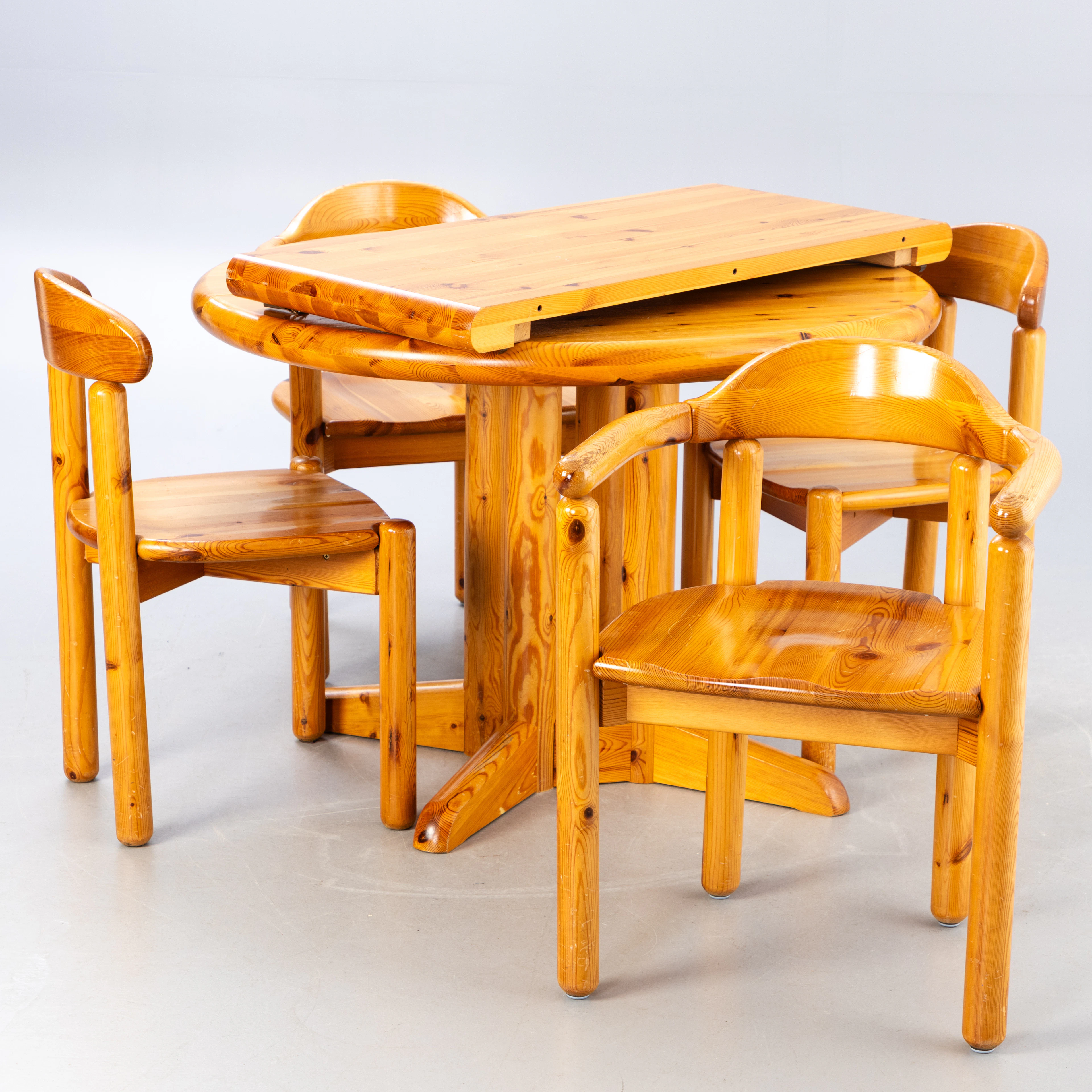 Kiefer Esstisch ausziehbar + 4 Stühle, Dänemark, 1960er Jahre (5).