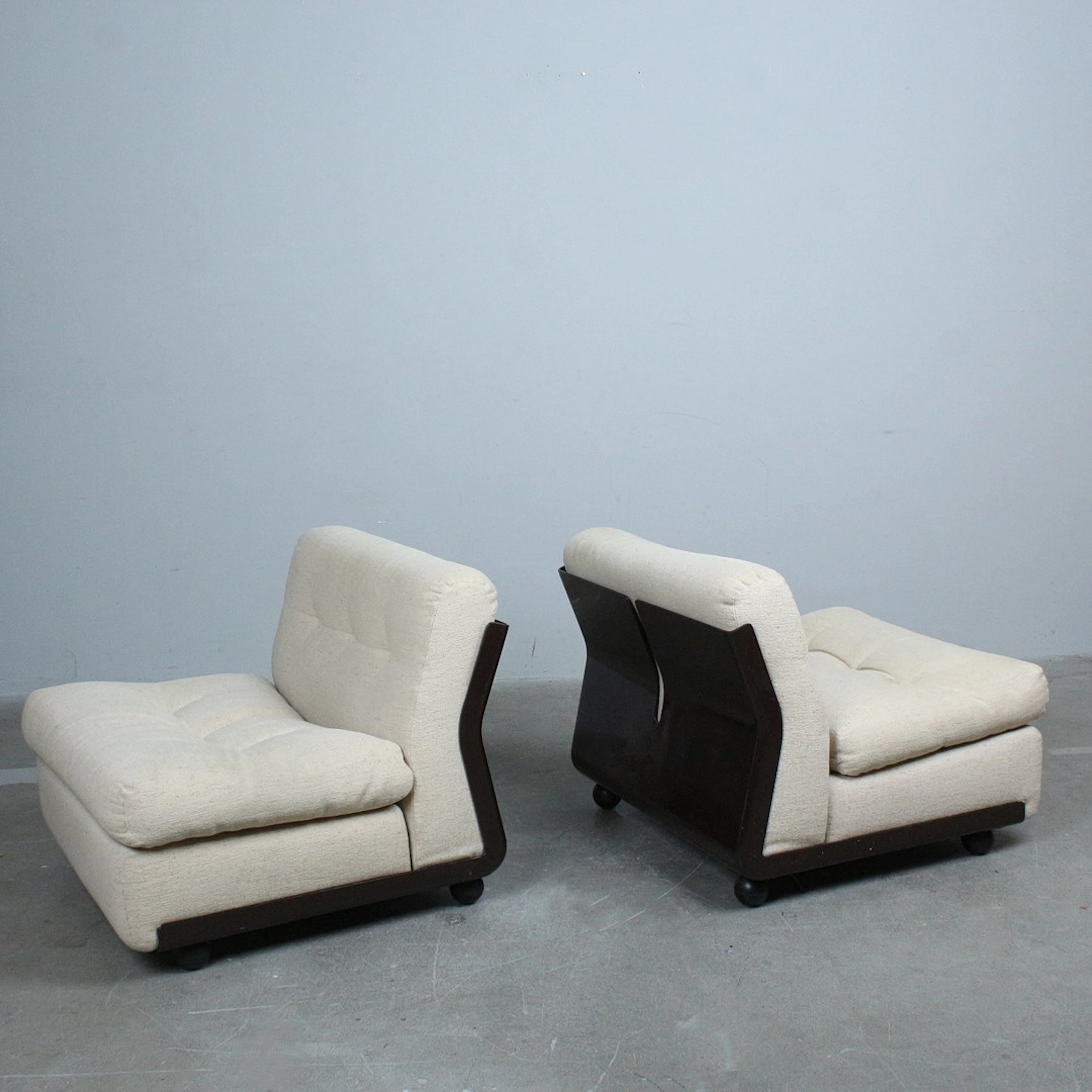 MARIO BELLINI. SESSEL/MODULARES SOFA. 2 Teile, Modell „Amanta“. C&B