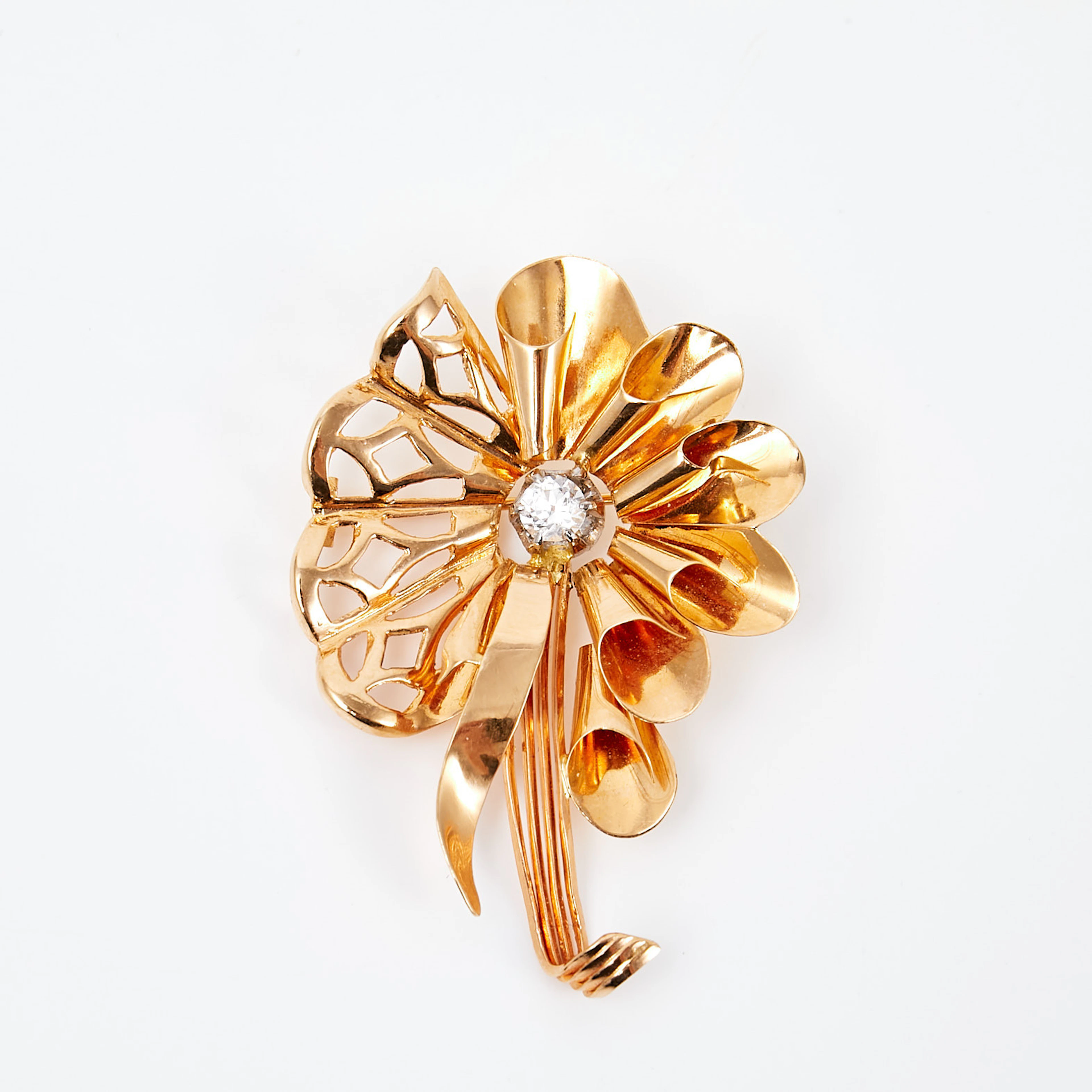 BROSCH, 18 k guld,i form av stiliserad blomma, 1 fasettslipad bergkristall
