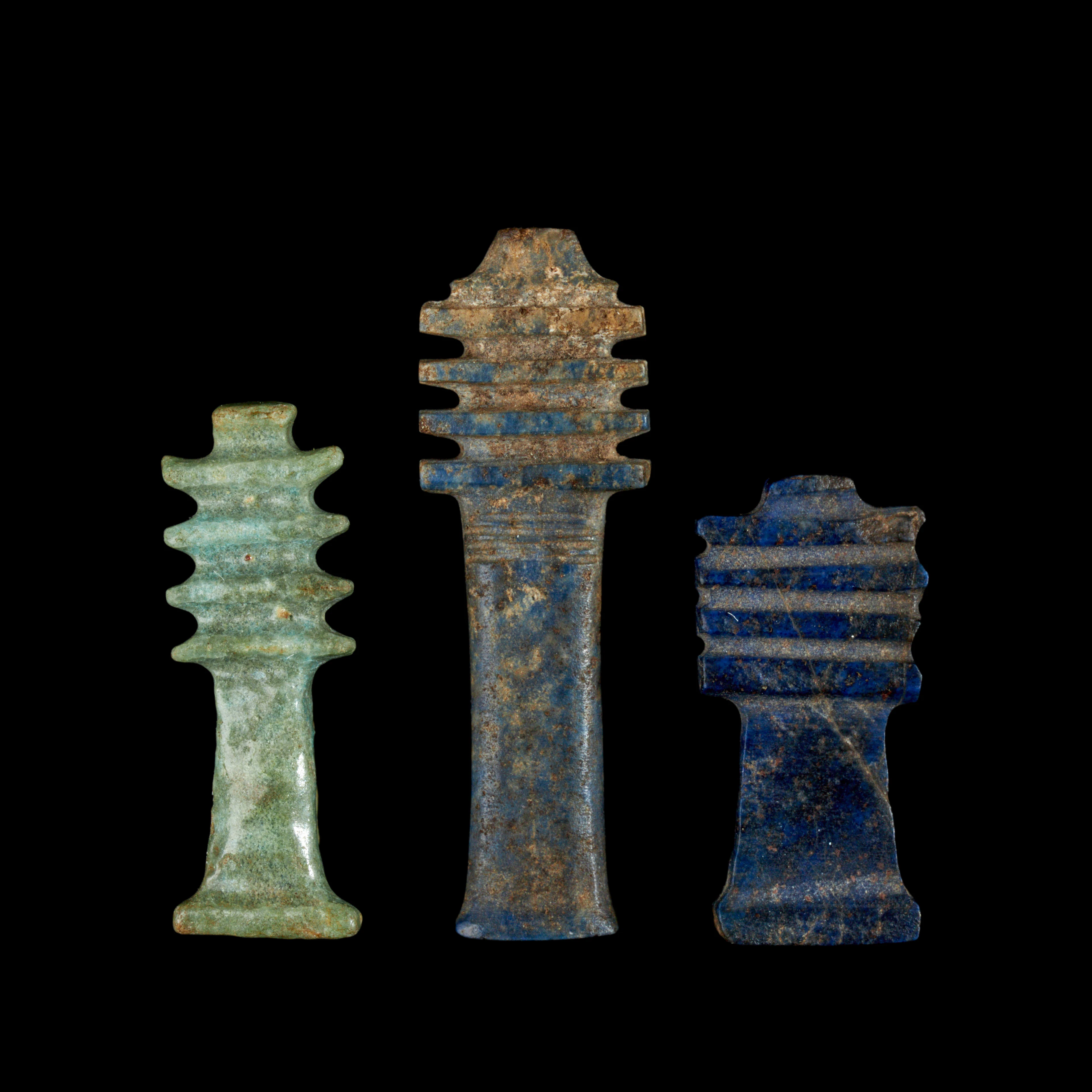 AMULETTER, 3 st, Egypten, djedpelare, sentid, 664-332, två stycken