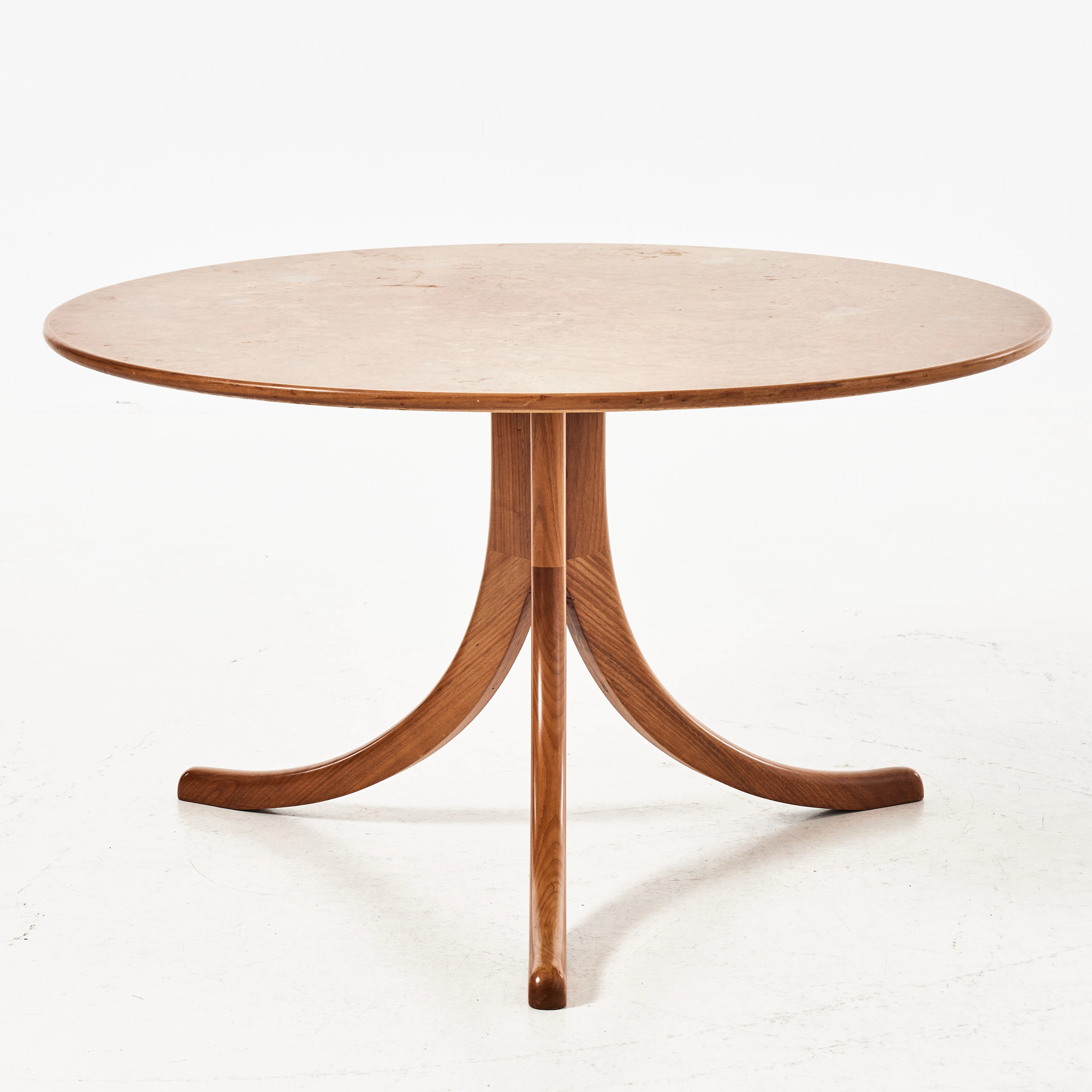 JOSEF FRANK. Soffbord, modell 1028, tredelad benställning, skiva fanérad