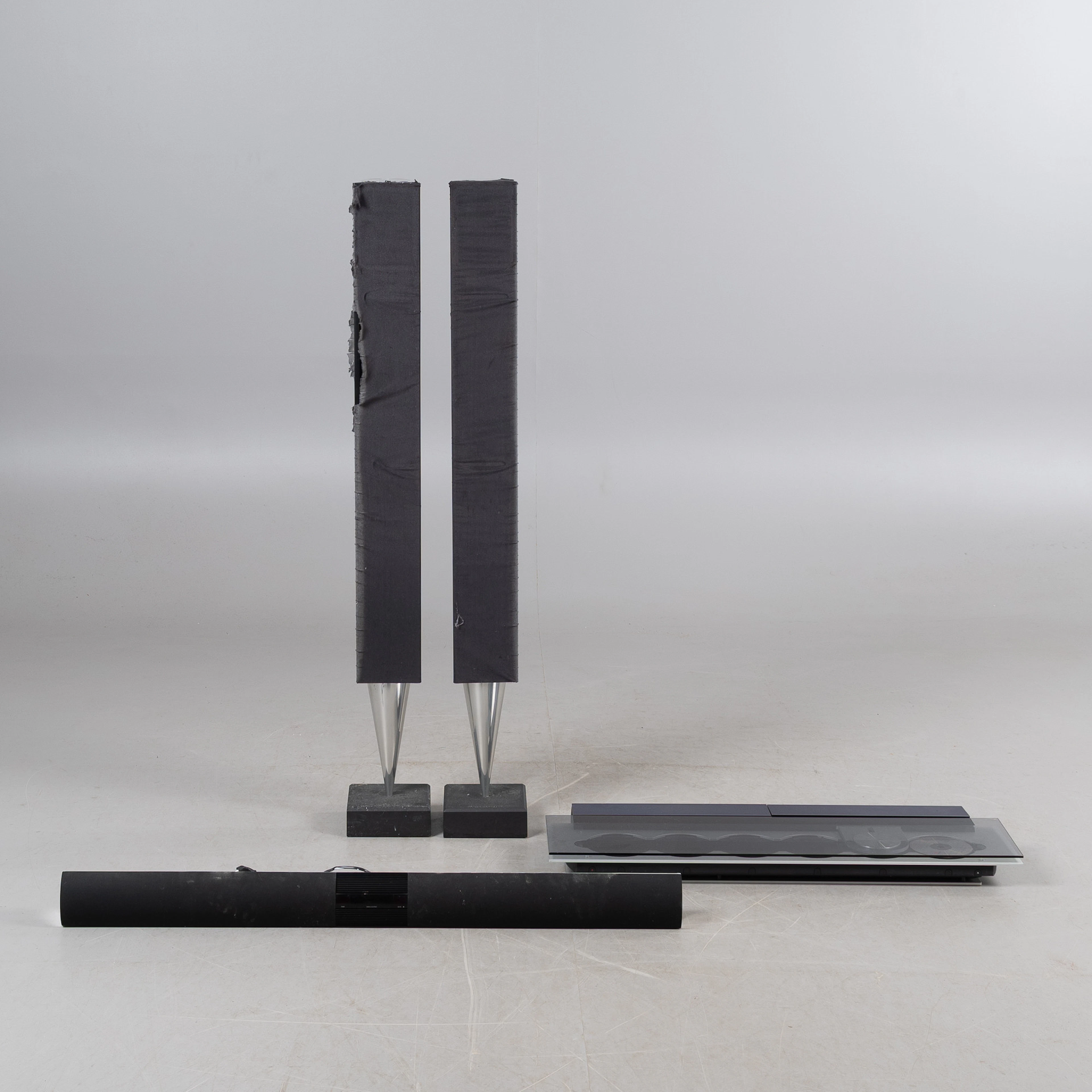 BANG & OLUFSEN, Högtalare och CD-Växlare BeoSound 9000 MK I, två BeoLab