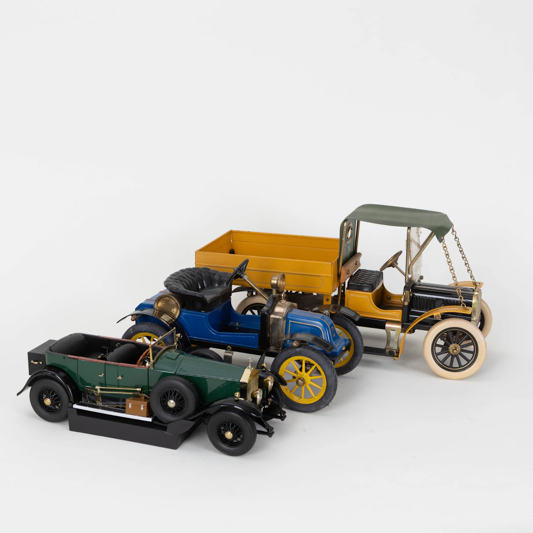 Drei Oldtimer Modellautos u.a. JB Maxitoy (3).