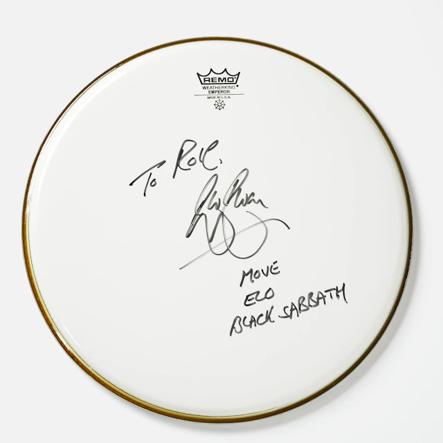 BEV BEVAN, (the Move, Black Sabbath, ELO), signerat trumskinn, med