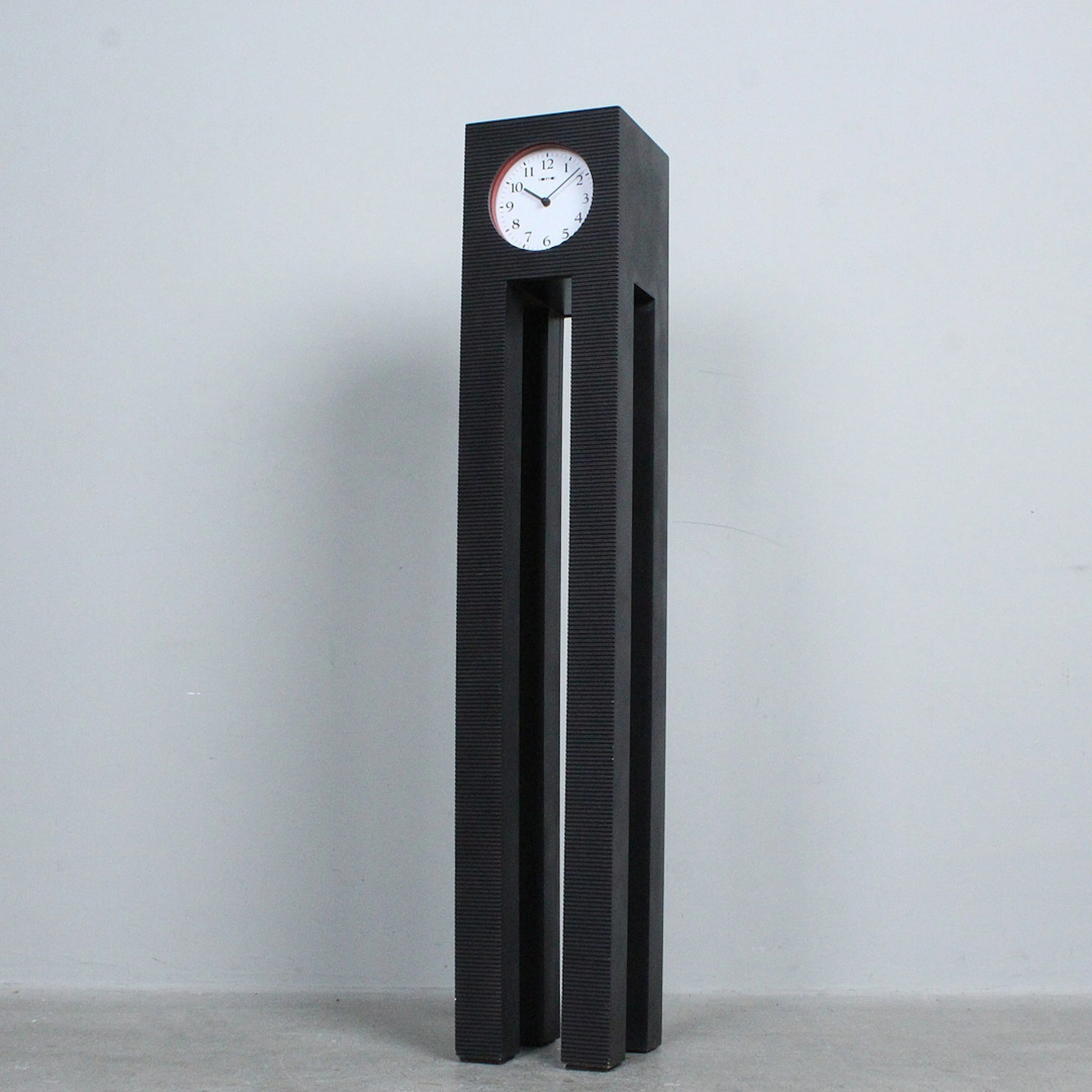 SHIGERU UCHIDA. Morphos. Standuhr, Modell 'Dear Morris', Entwurf von