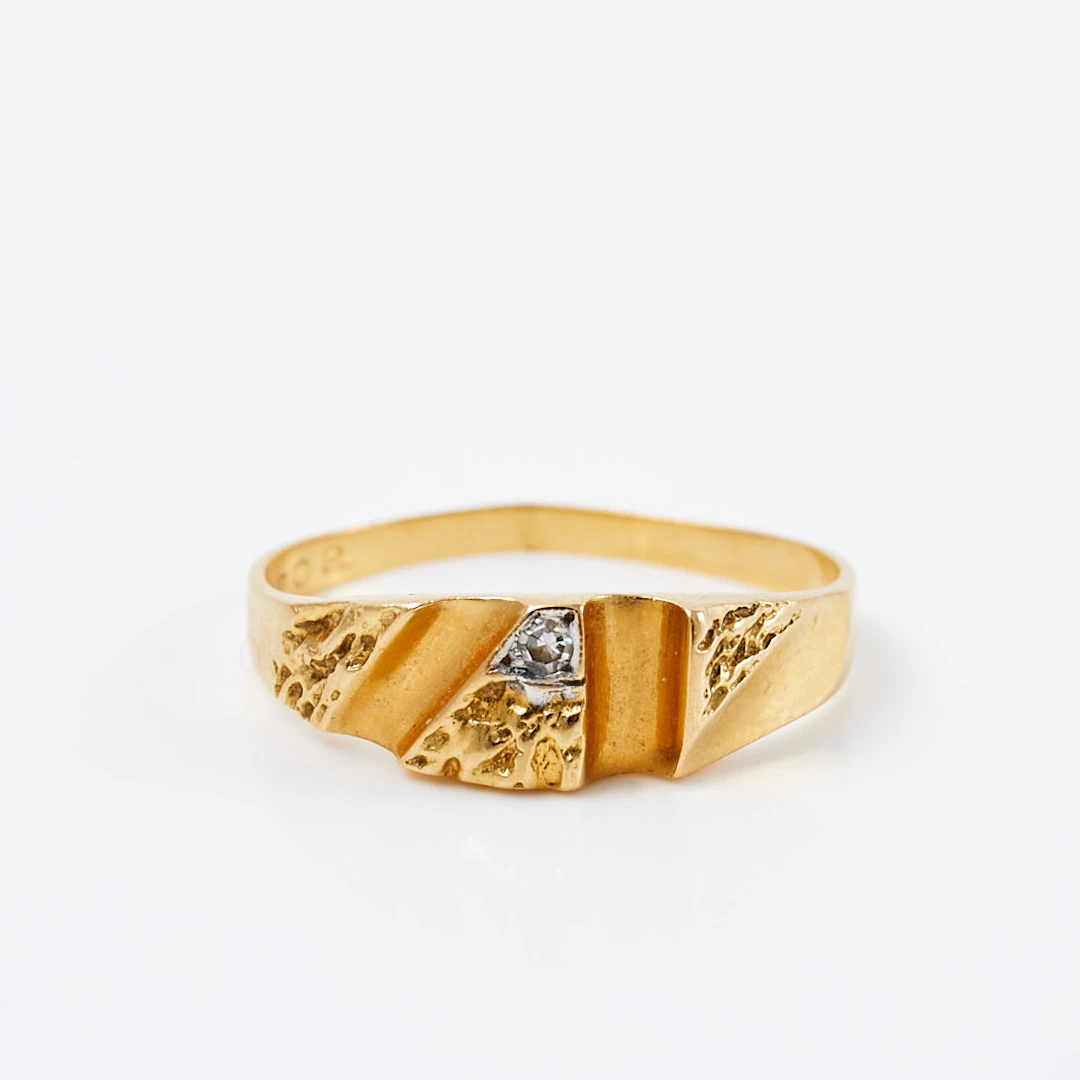 RING, 18 k guld, 1 åttkantslipad diamant, ca 0,02 ct enligt gravyr