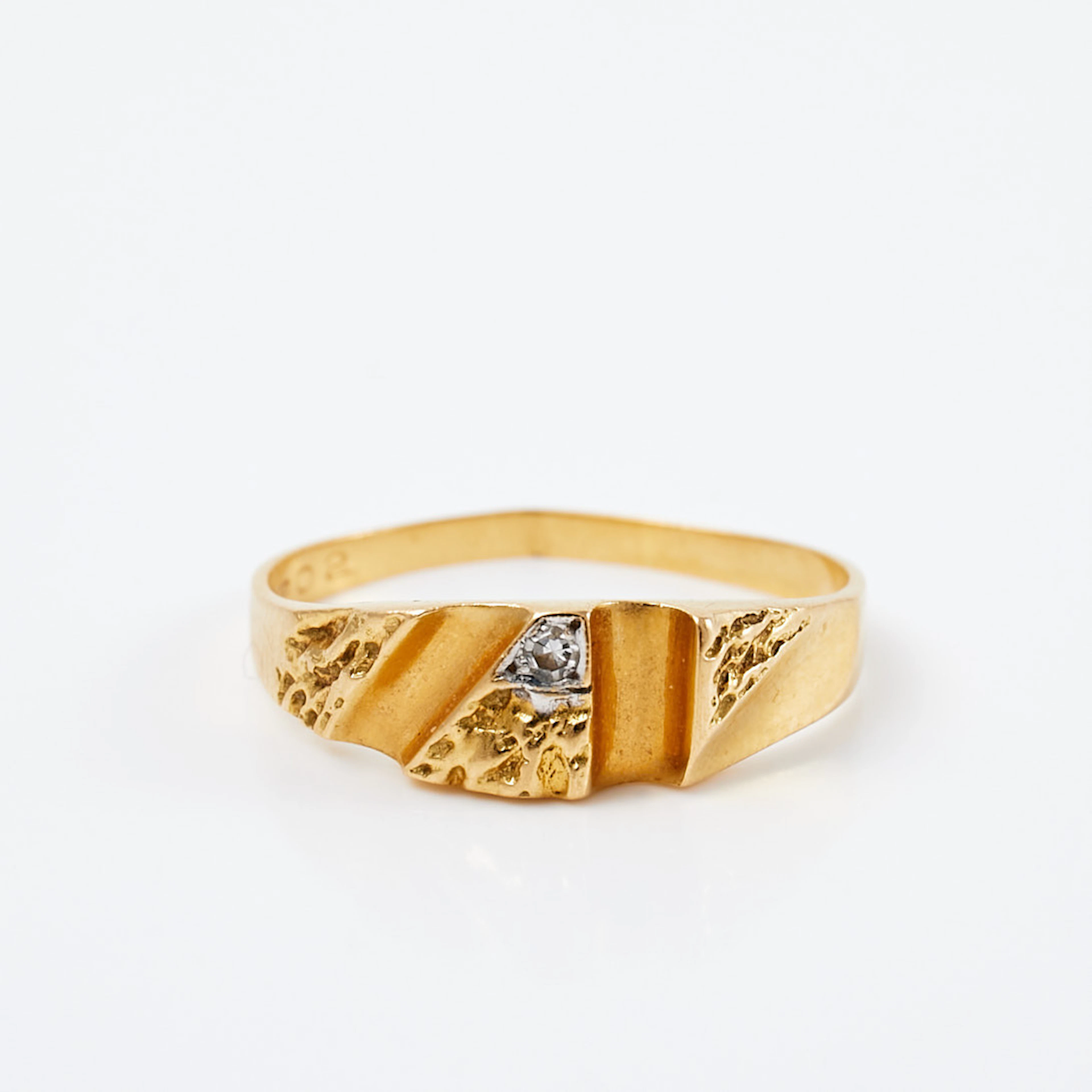 RING, 18 k guld, 1 åttkantslipad diamant, ca 0,02 ct enligt gravyr