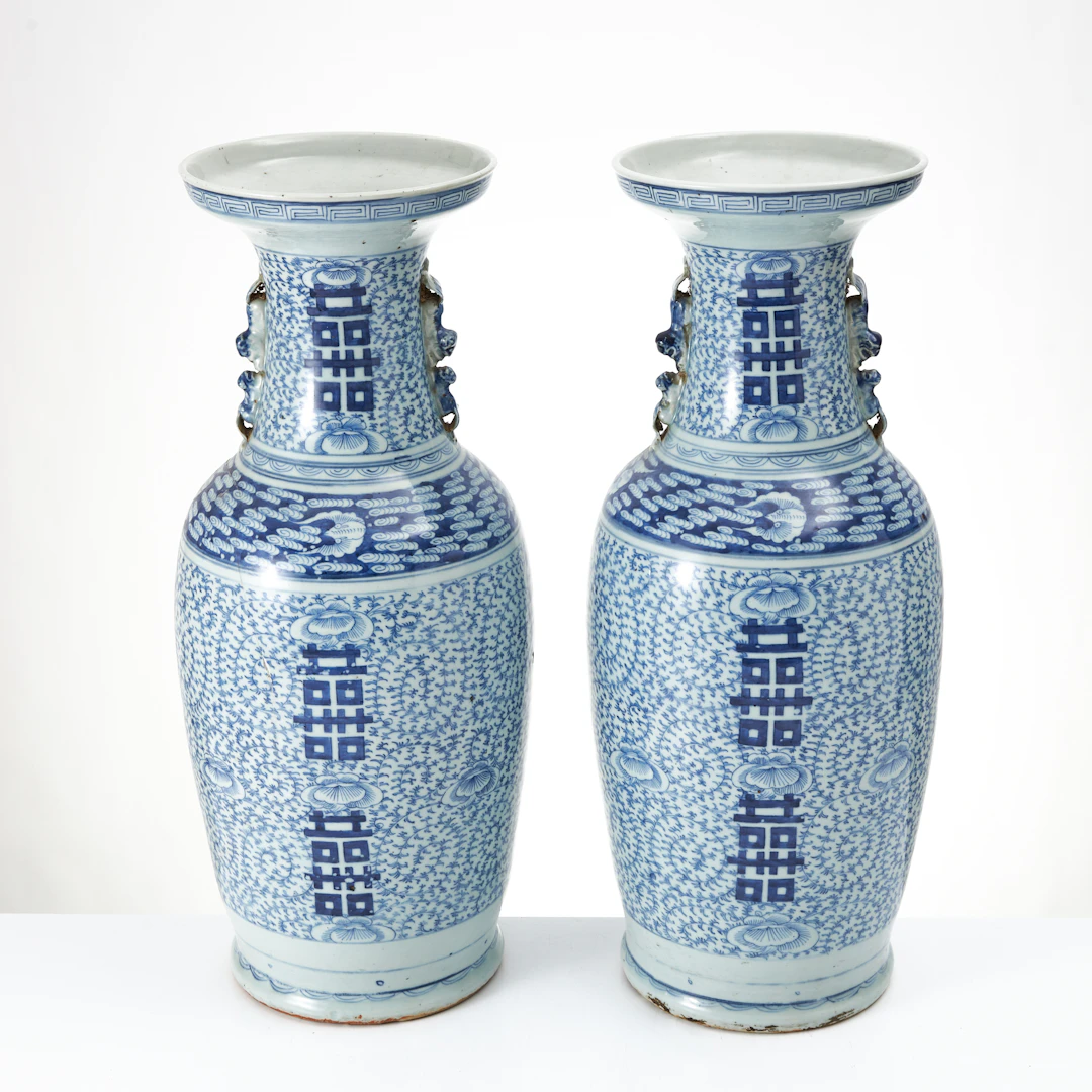 GOLVURNOR, ett par, porslin, Kina, 1800-talets slut, balusterformade