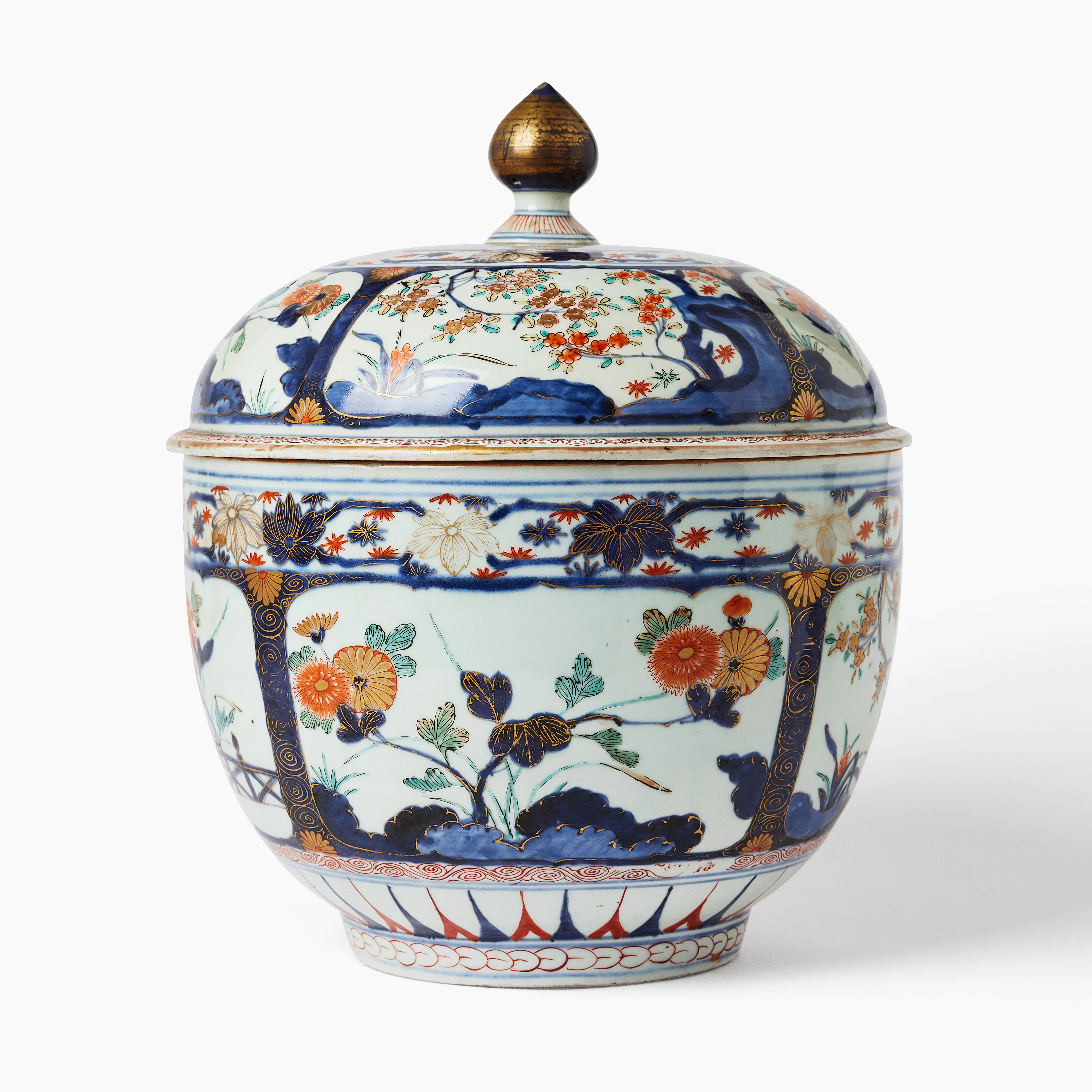 A Large Japanese Arita Imari Porcelain Covered Bowl.