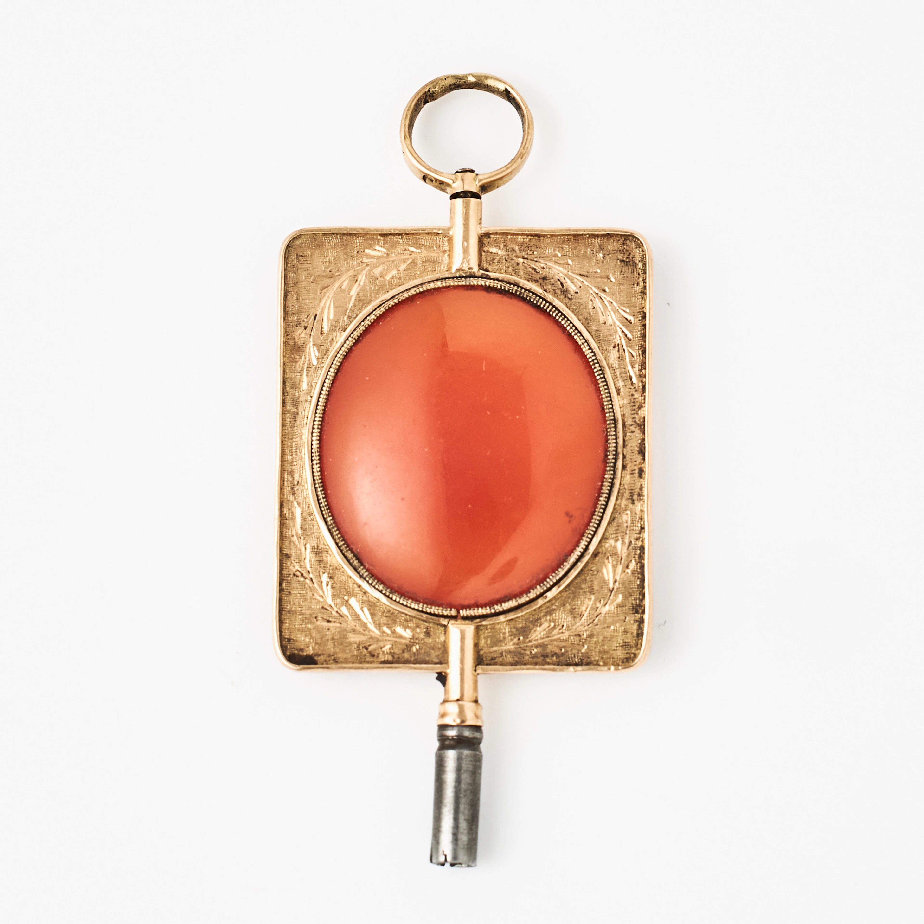 FICKURSNYCKEL, 18 k guld, cabochonslipad karneol, graverad dekor