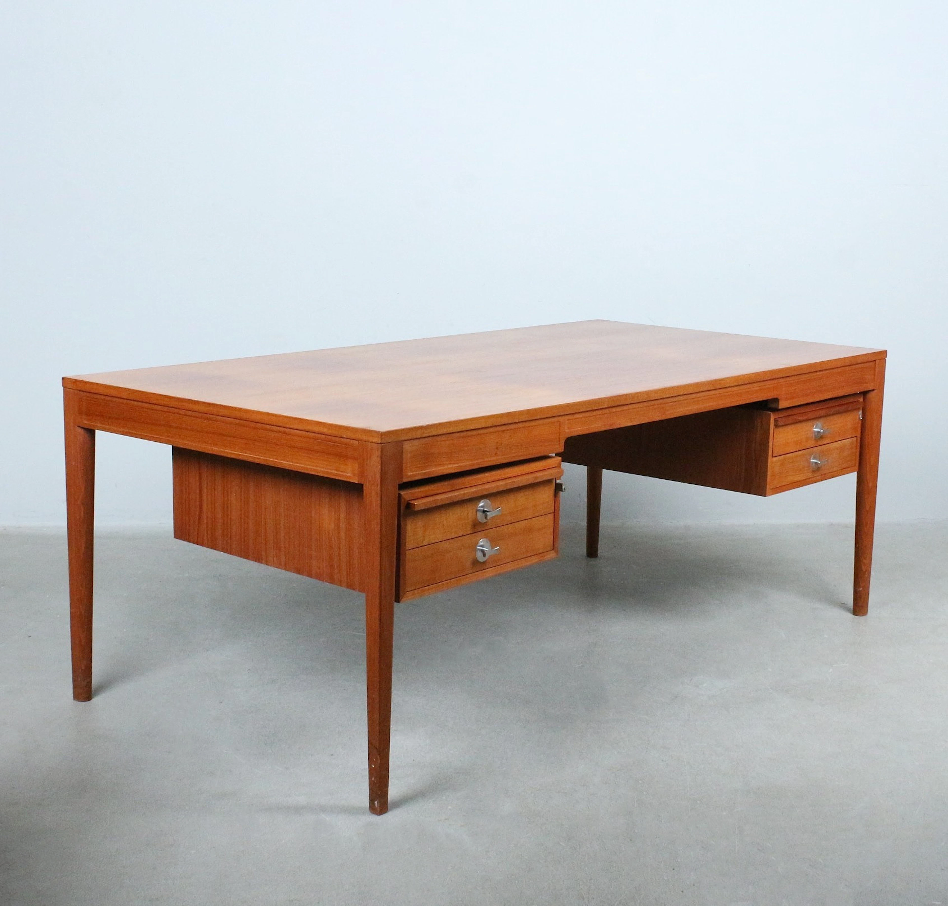 FINN JUHL. France & Son. Schreibtisch / Chefschreibtisch, Modell 'Diplomat'