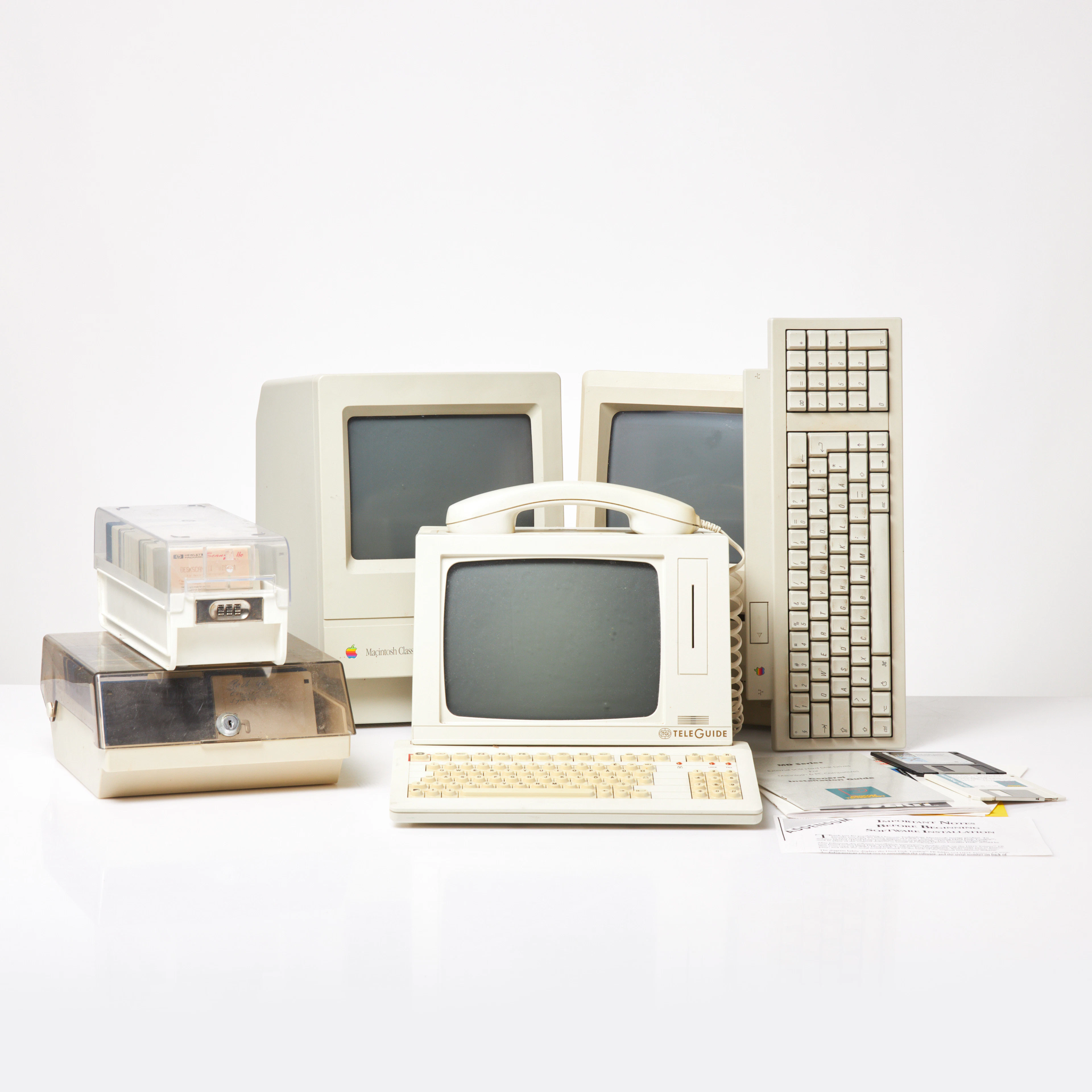 APPLE COMPUTER INC samt TELEGUIDE. Datorer med tillbehör, 3 st, modell