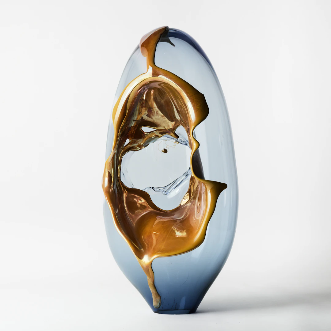 BJØRN FRIBORG. "Implosion", skulptur, ca 2019, blå glasmassa med iriserande