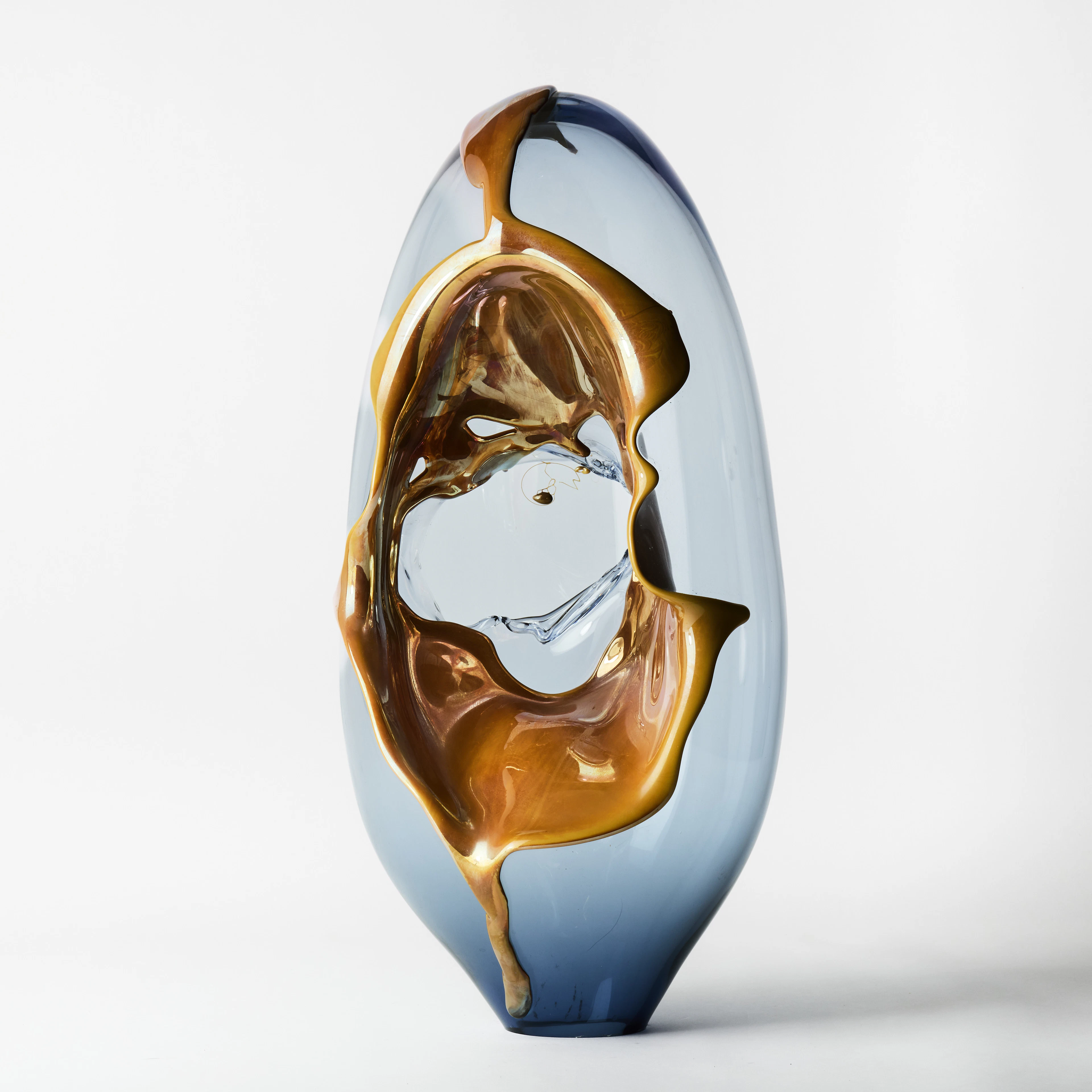 BJØRN FRIBORG. "Implosion", skulptur, ca 2019, blå glasmassa med iriserande