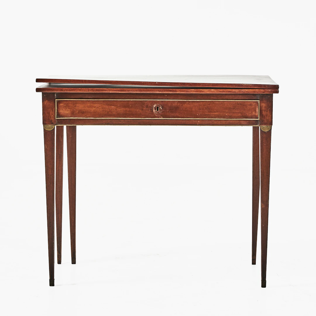 SPELBORD, 1800-talets början, sengustavianskt, fanérat i mahogny.