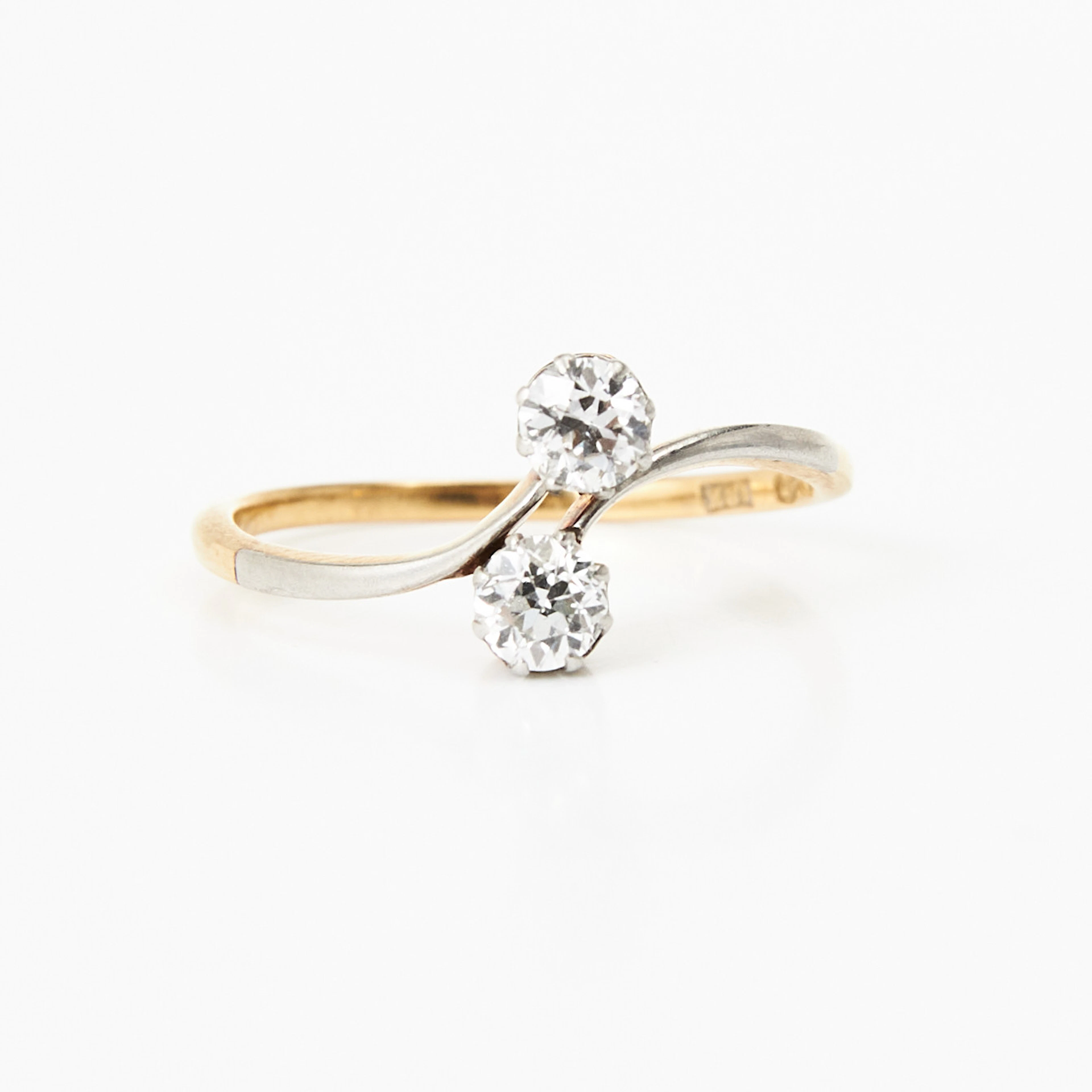 SYSKONRING, 18 k guld, 2 gammalslipade diamanter ca 0,22 ct/st., svenska