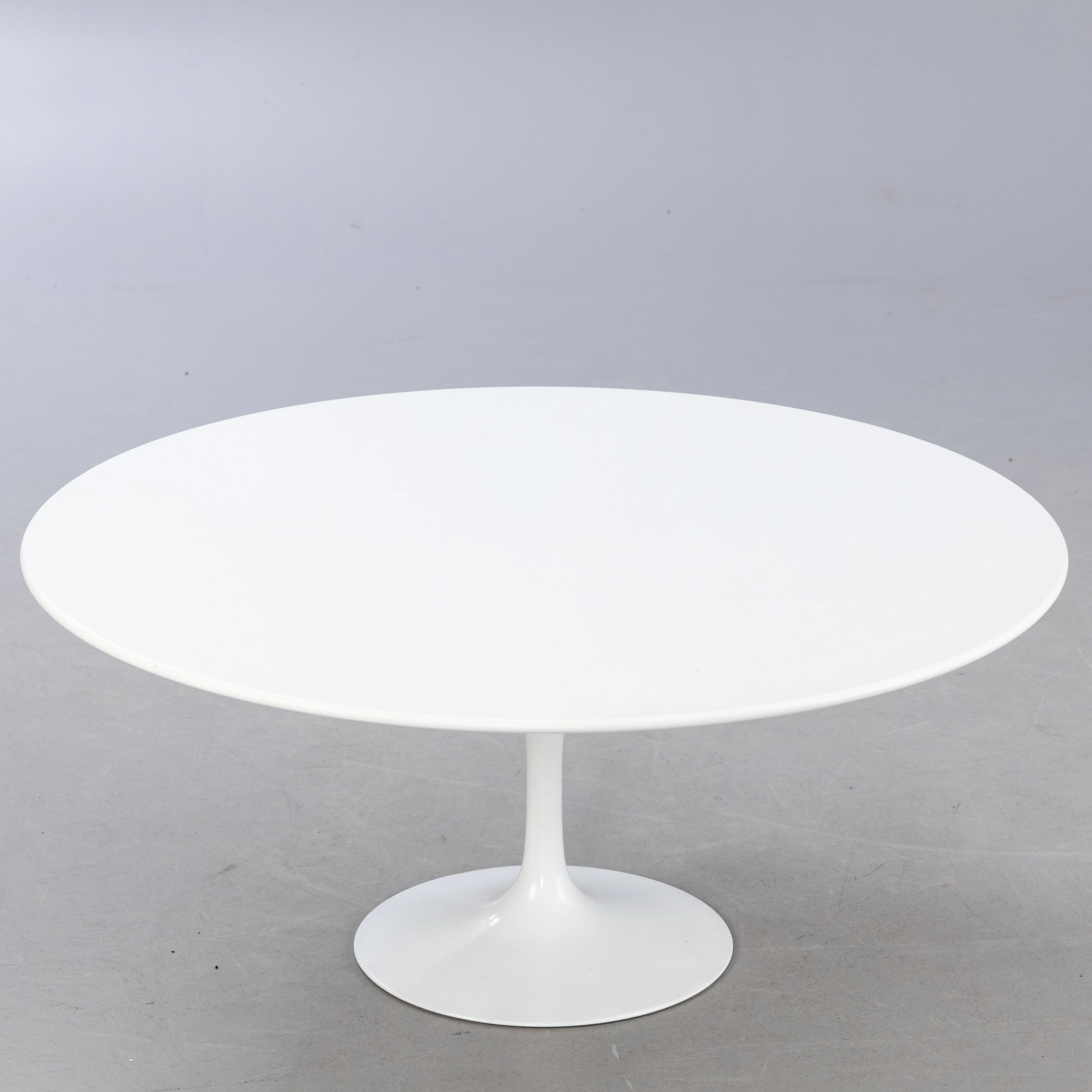EERO SAARINEN. Knoll International, Sofatisch "Tulip Table".