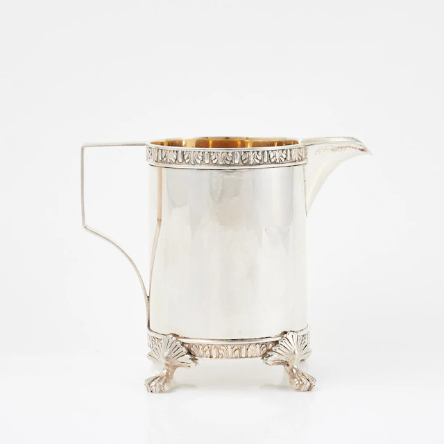 GRÄDDKANNA, silver, med lejontassar, stämplad Norrköping 1905, möjligen