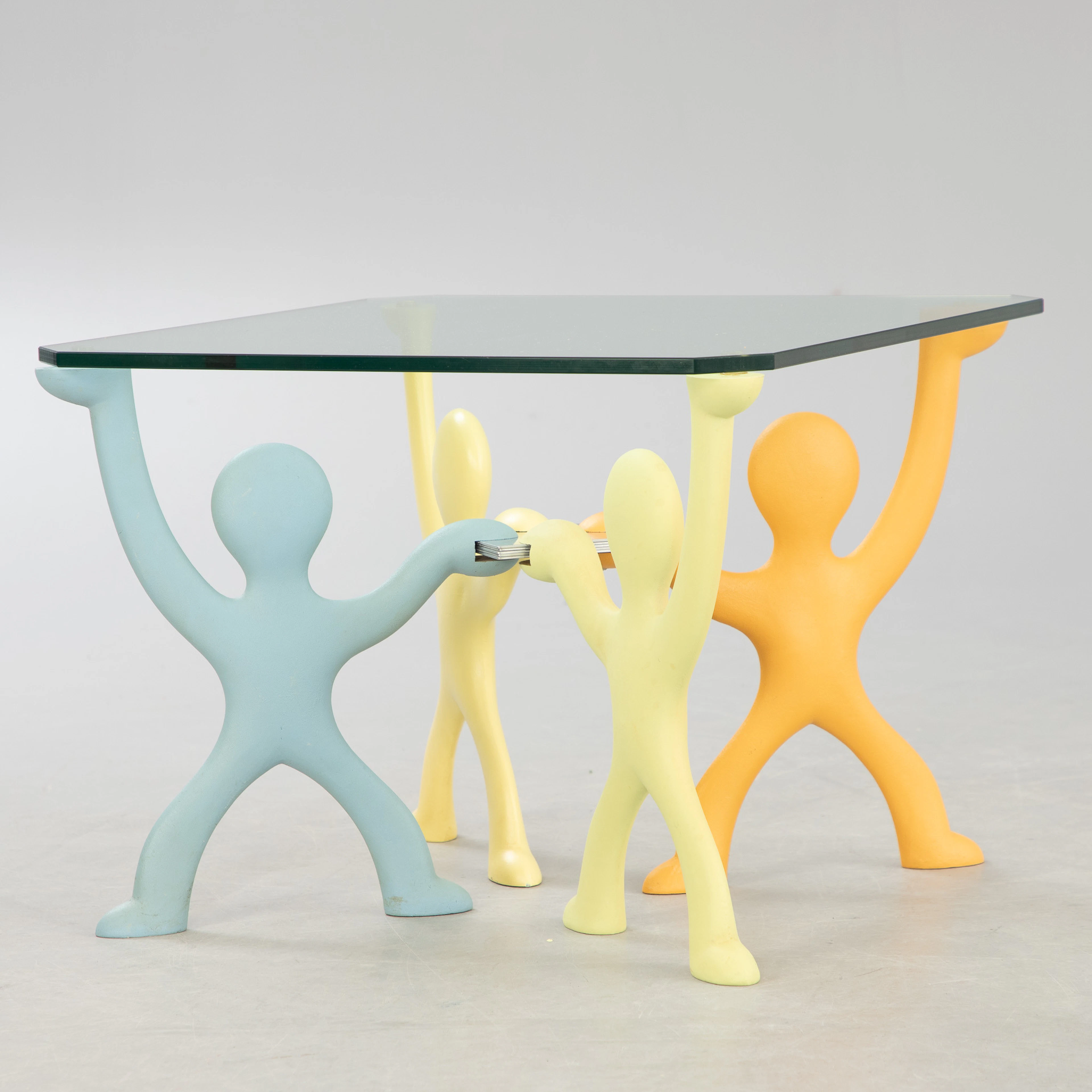 Sofatisch / Beistelltisch in der Manier von Keith Haring, 1980er Jahre.