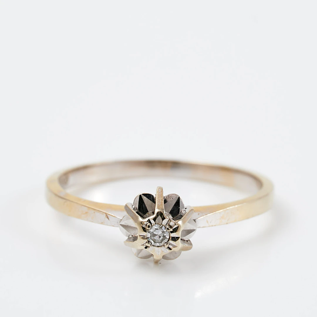 RING, 18 k vitguld, 1 åttkantslipad diamant, ca 0,01 ct, svensk importstämpel.