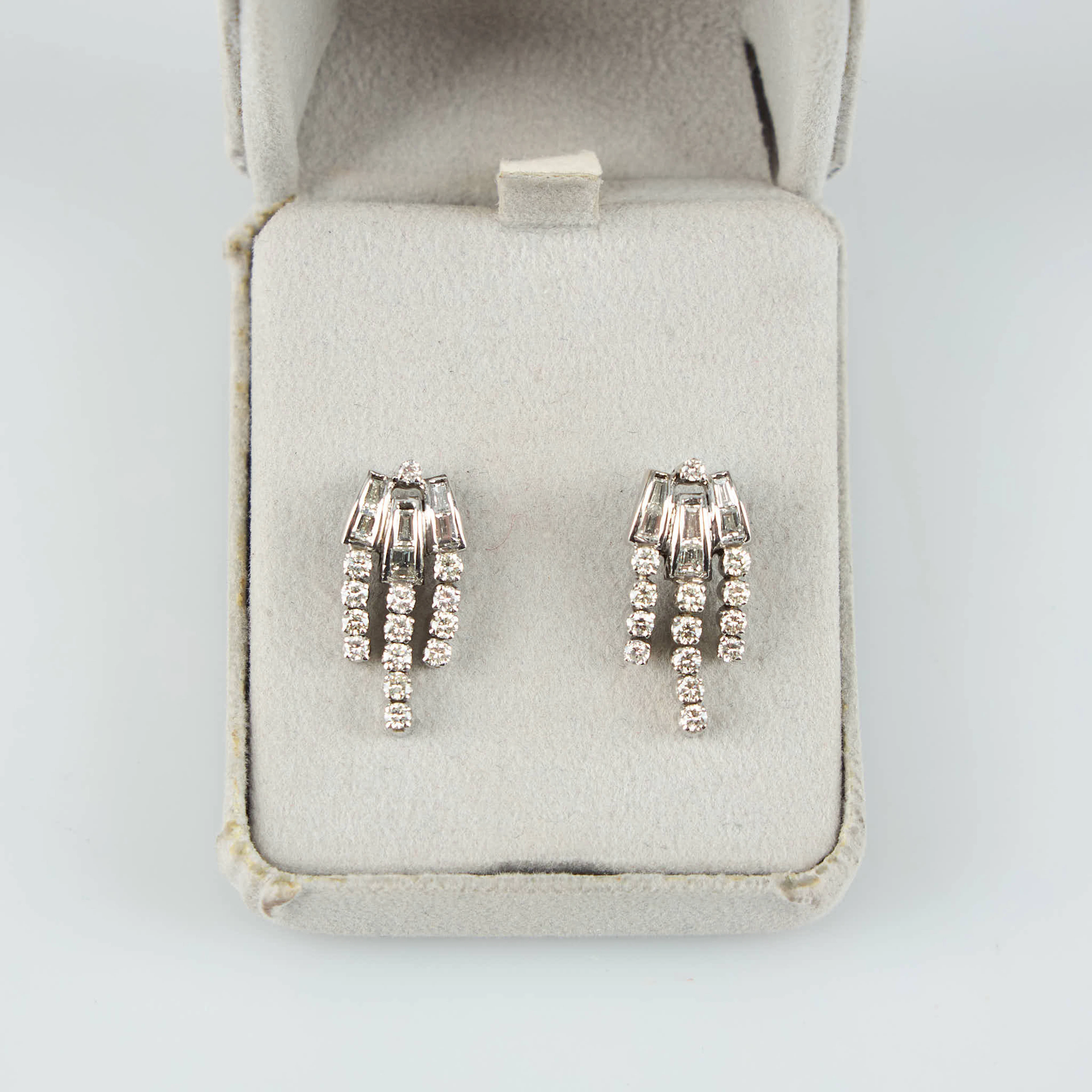 DIAMANTÖRHÄNGEN, 18K vitguld, London 2001.