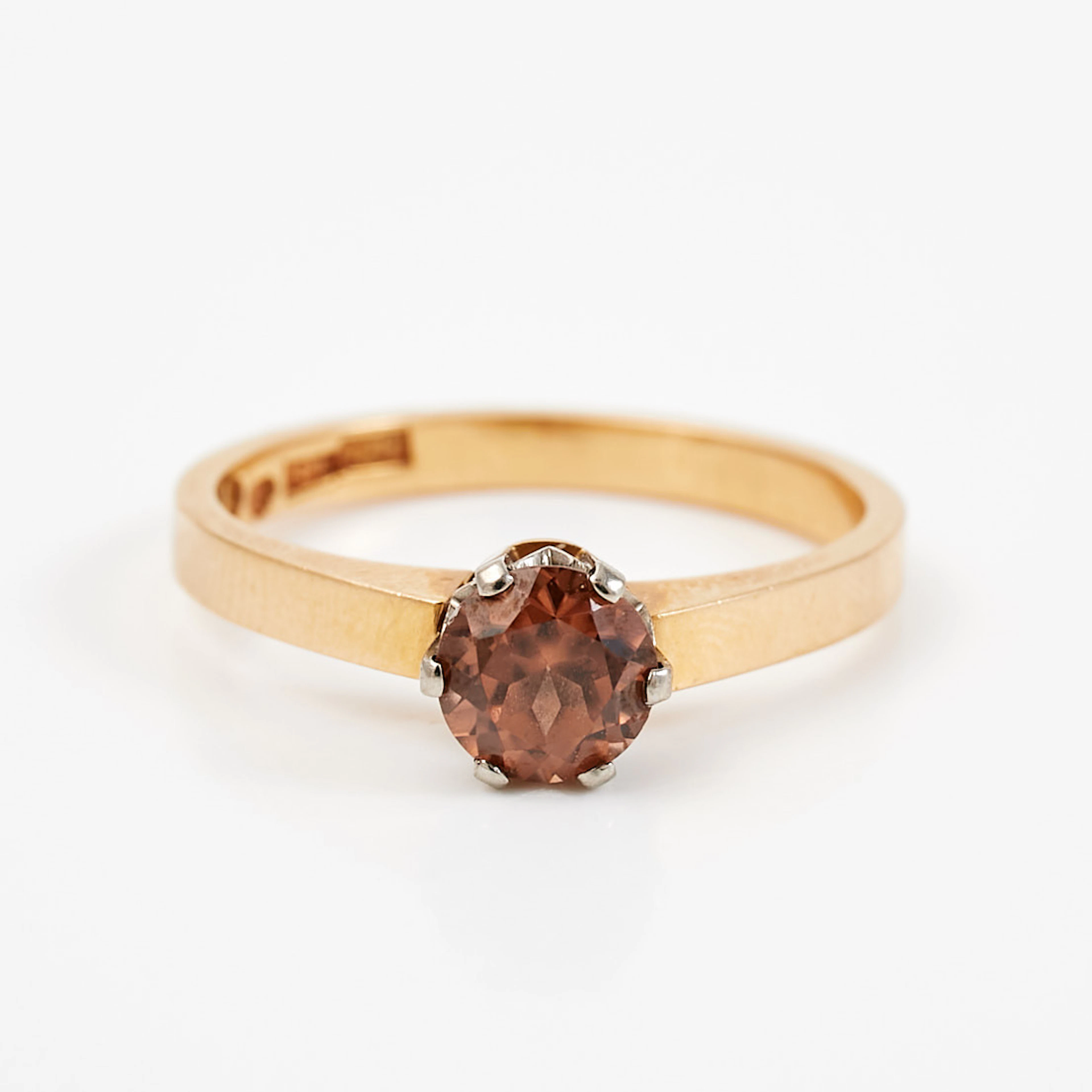 RING, 18 k röd- samt vitguld, 1 fasettslipad zirkon, Hellström & Åhrling