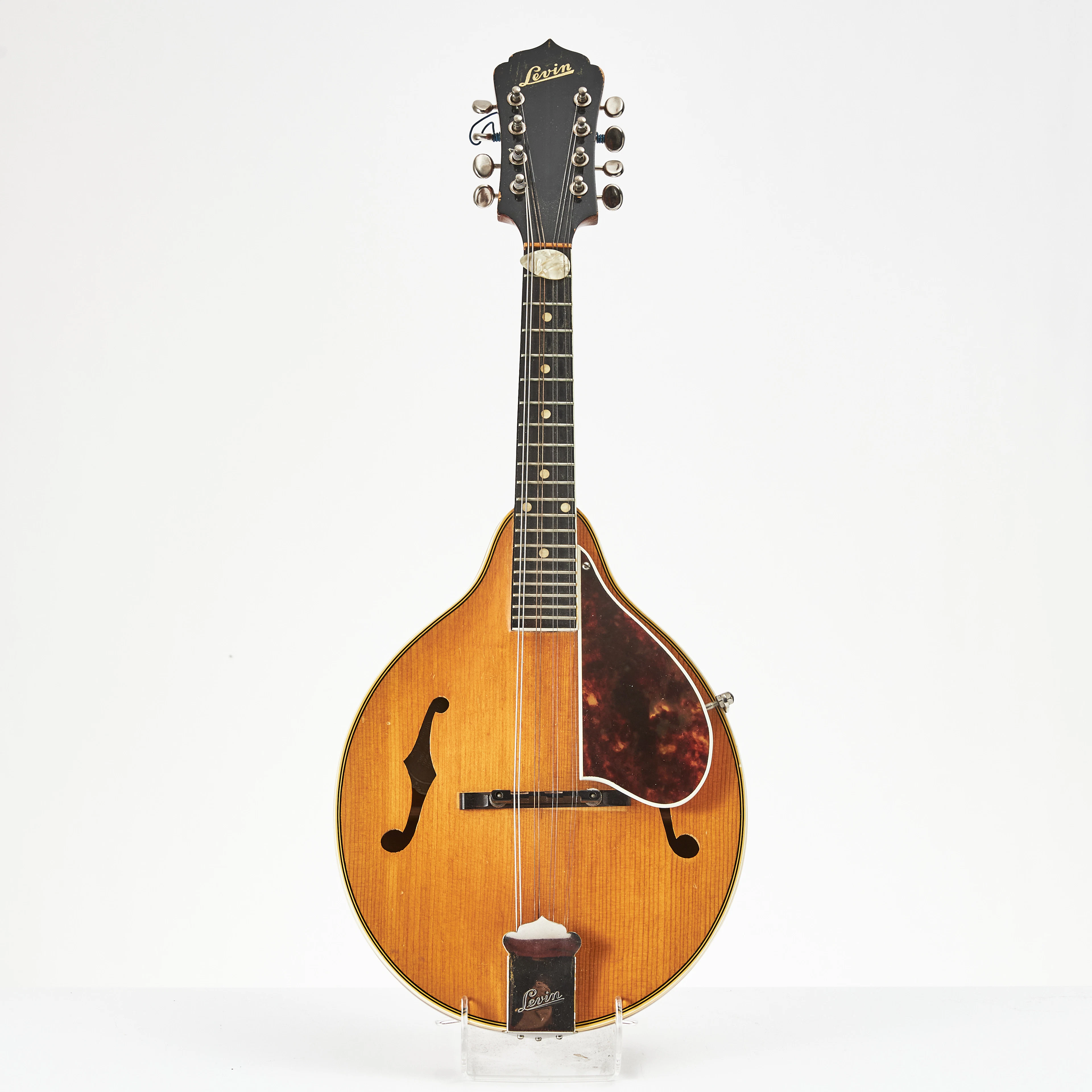 LEVIN. Mandolin.