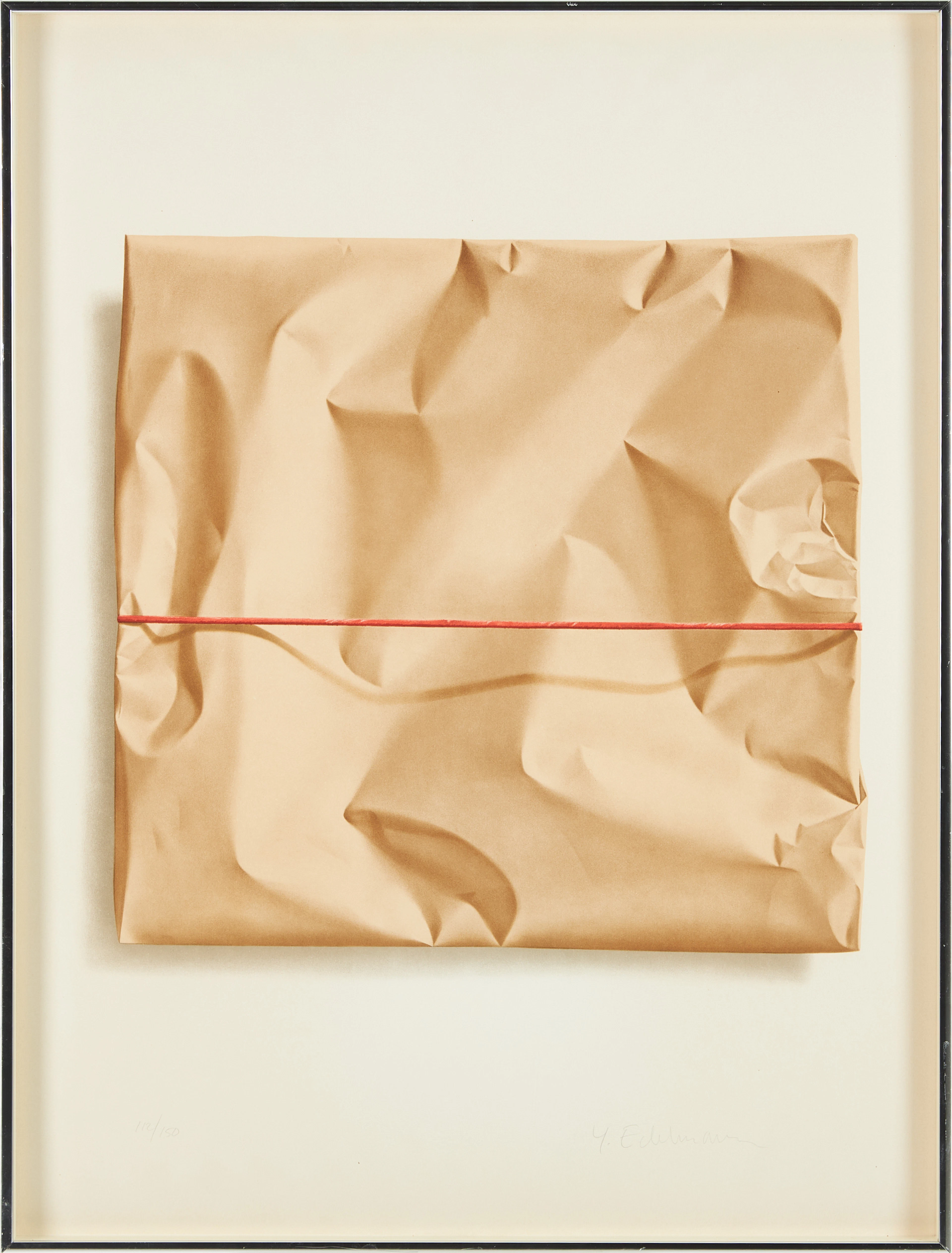YRJÖ EDELMANN. Inslaget paket med rött snöre, signerad, 112/150.