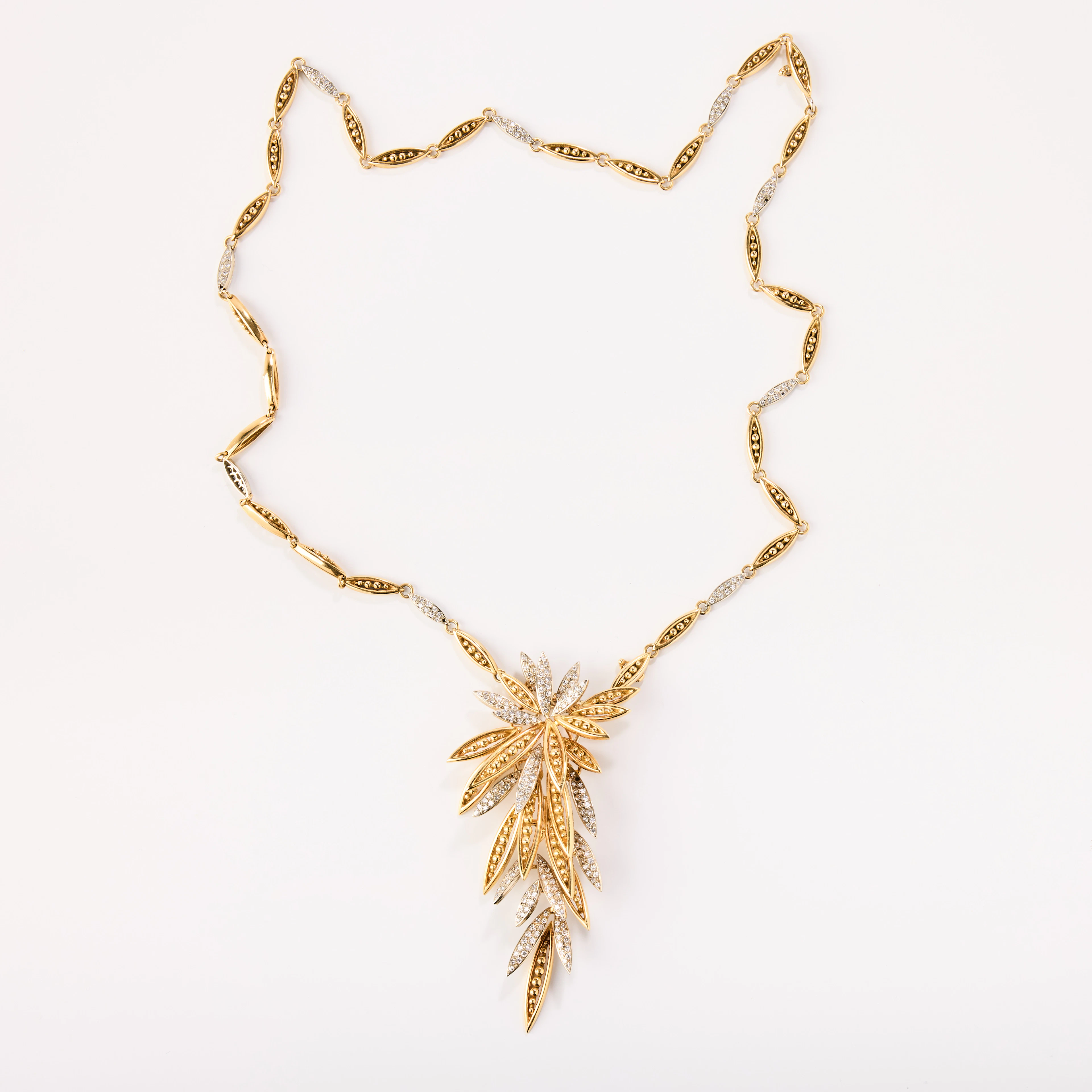 FASANO. Collier, 18K tvåfärgat guld med diamanter, Italien.