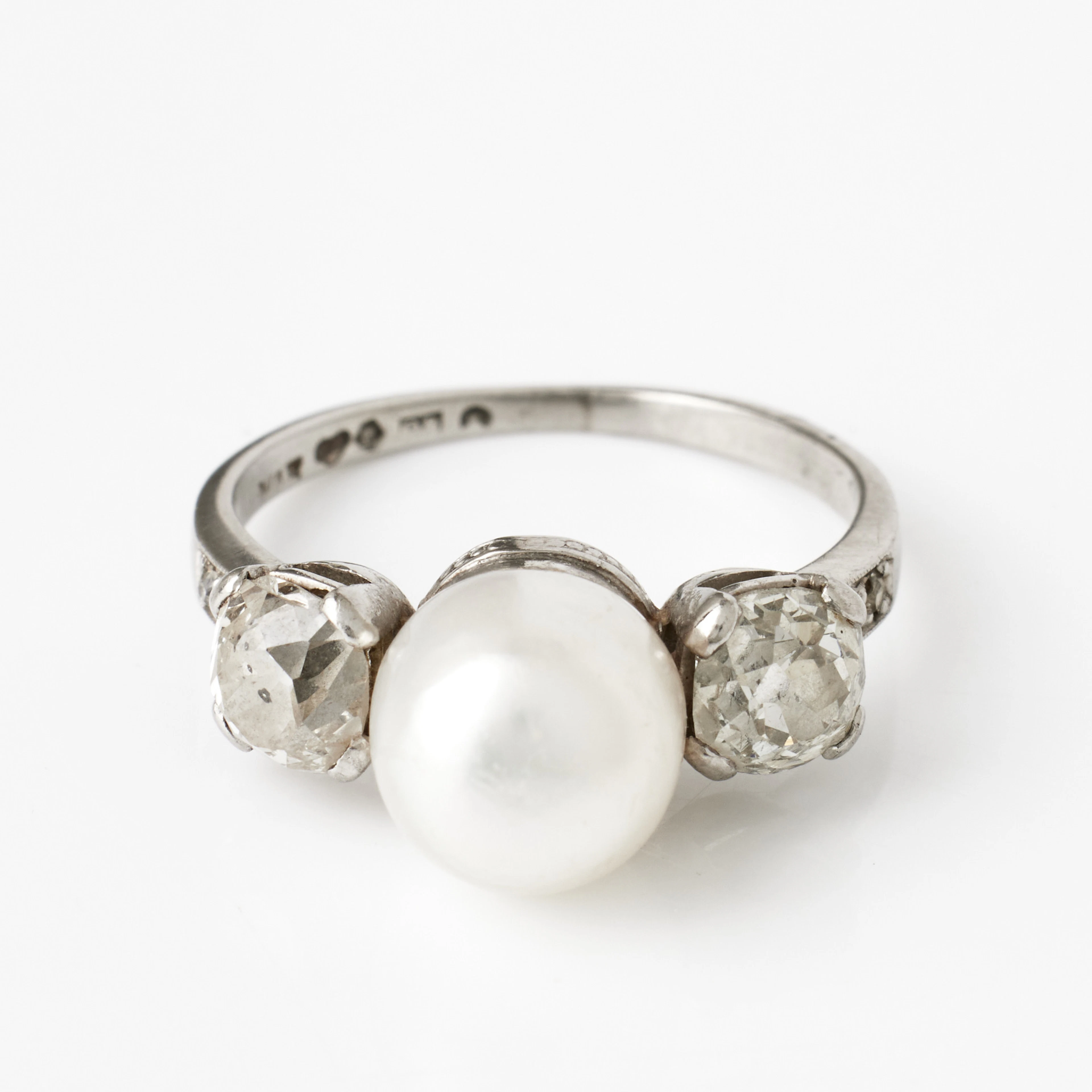 W.A.BOLIN, ring, platina, odlad något barock saltvattenspärla, 2 gammalslipade