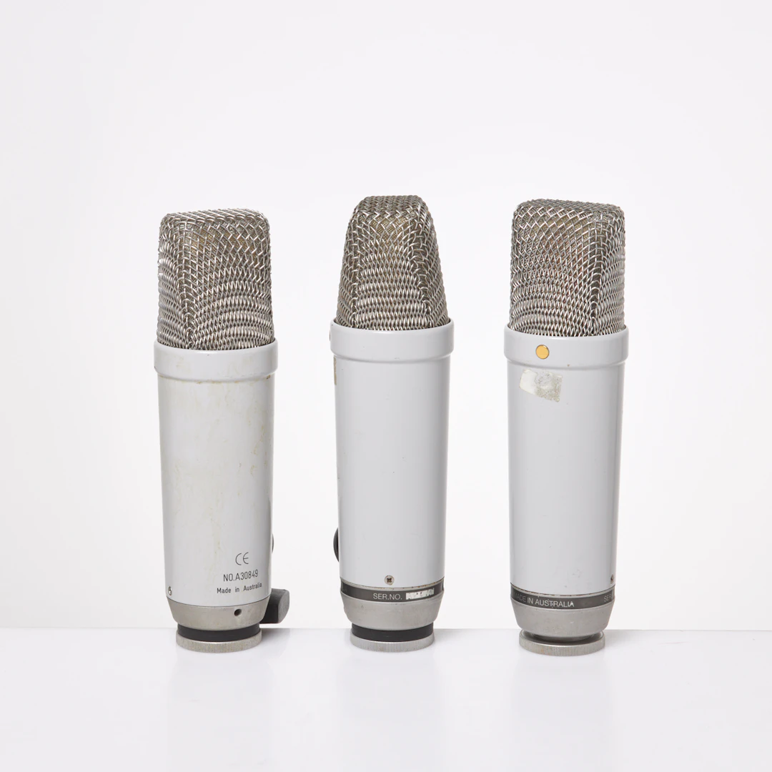 MIKRONOER. 3 st, Røde, NT1, två med handskrivna serienummer.