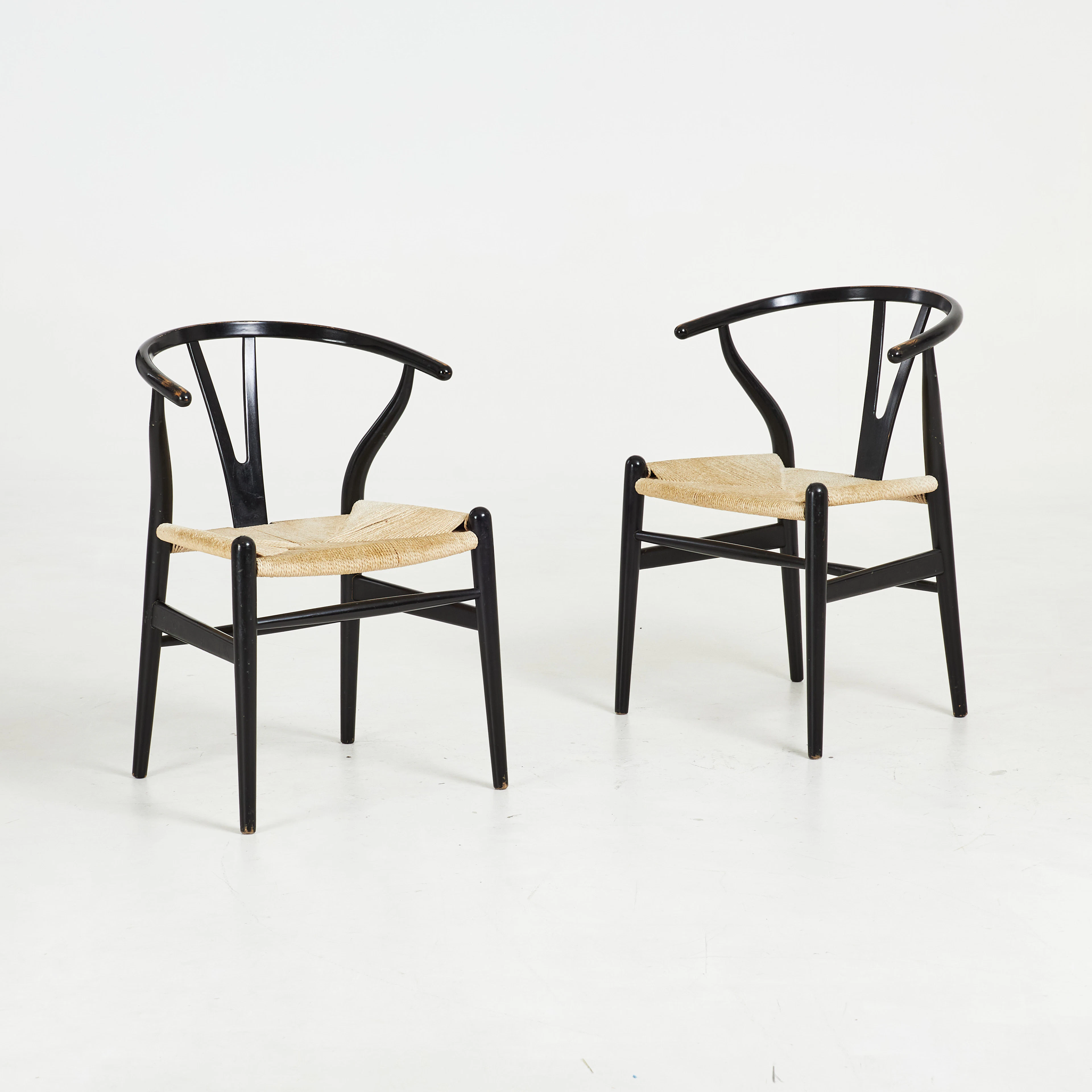 HANS J WEGNER. Y-stolen, 1 par, Carl Hansen, Danmark, svartlackerad