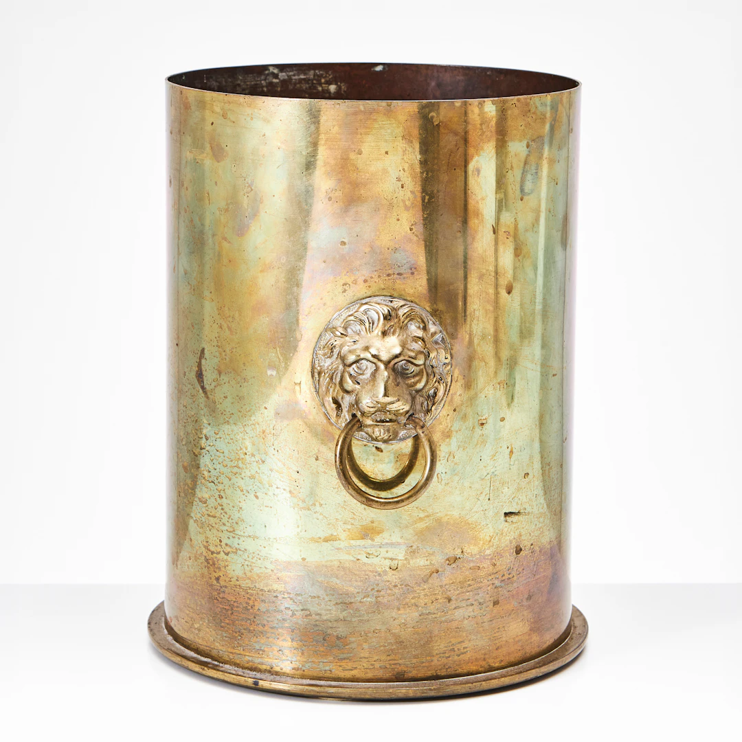 CHAMPAGNEKYLARE, mässing, 1900-tal, dekor med lejonmaskaroner.