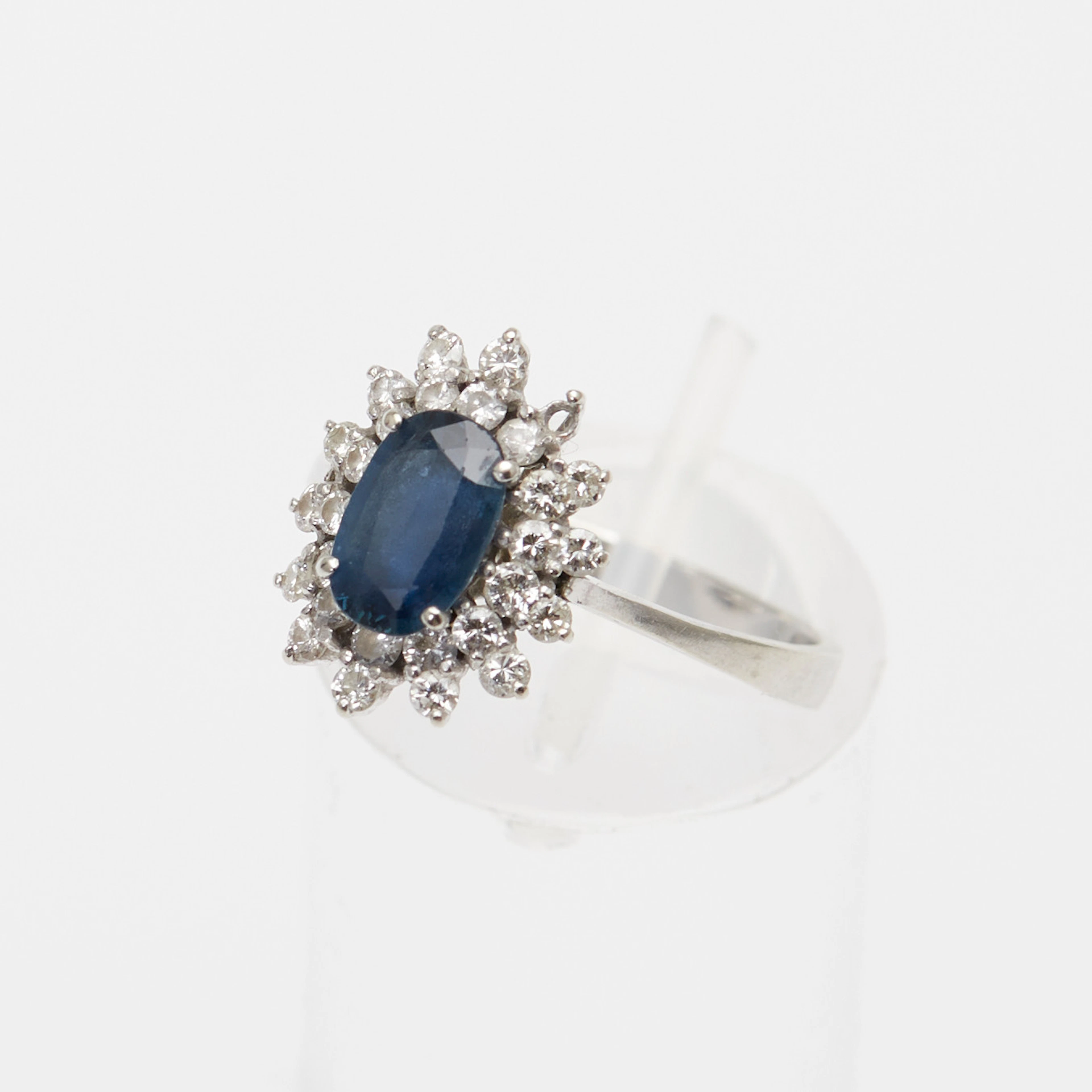 RING, 750er Weißgold, Saphir, Brillianten.