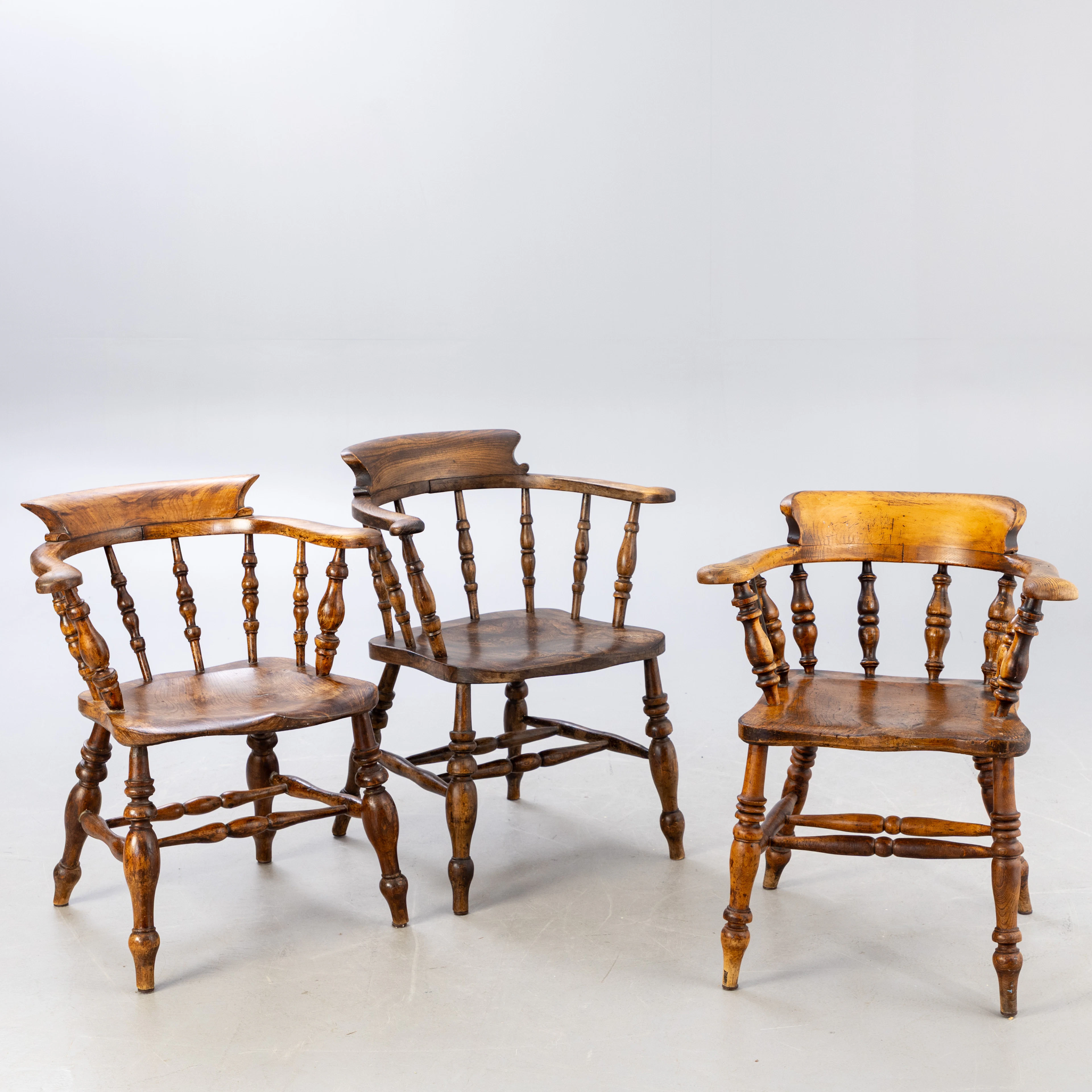 Drei viktorianische Captains Chairs, England, 19. Jh. (3).