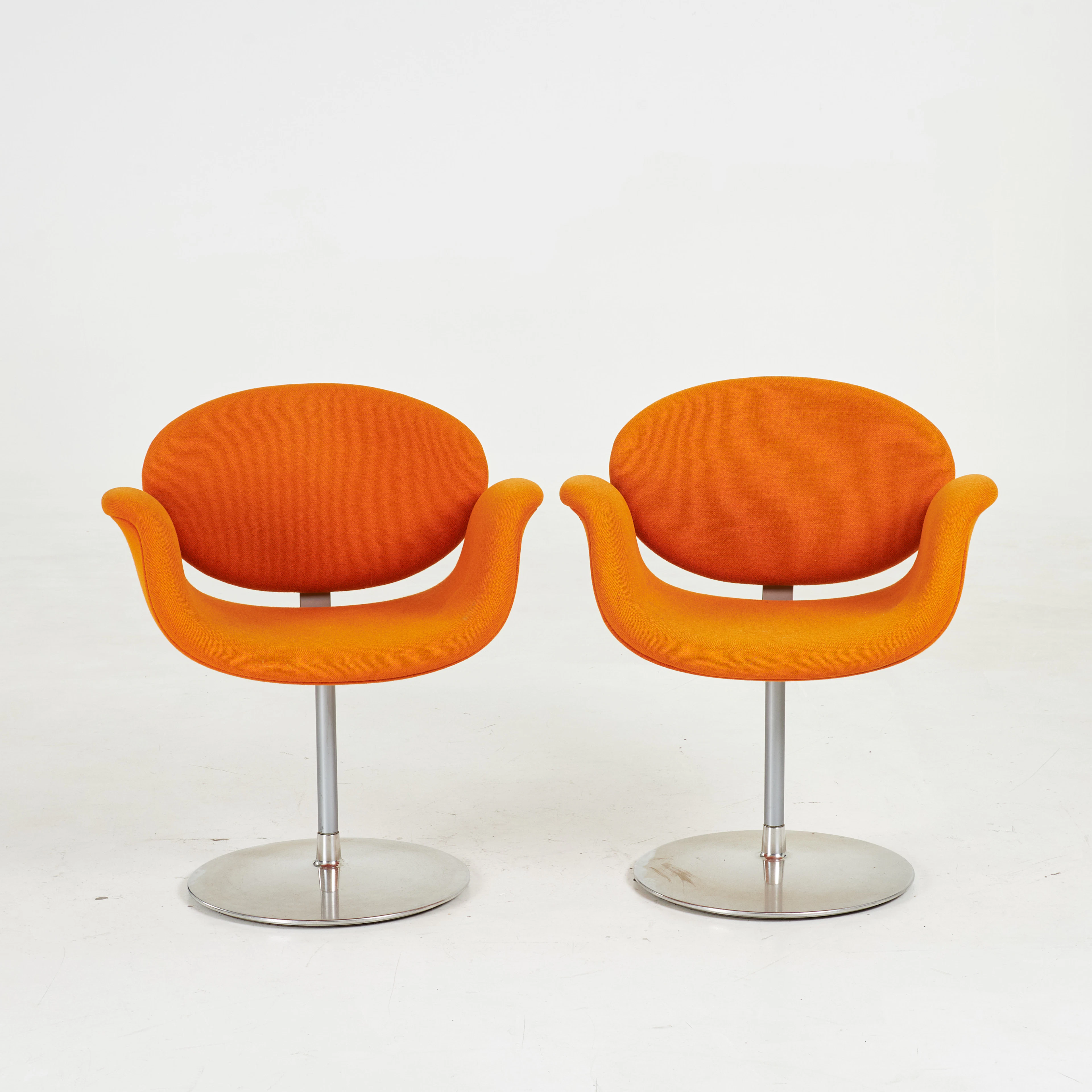 PIERRE PAULIN. Karmstolar, 1 par, "Tulip", för Artifort, klädda i