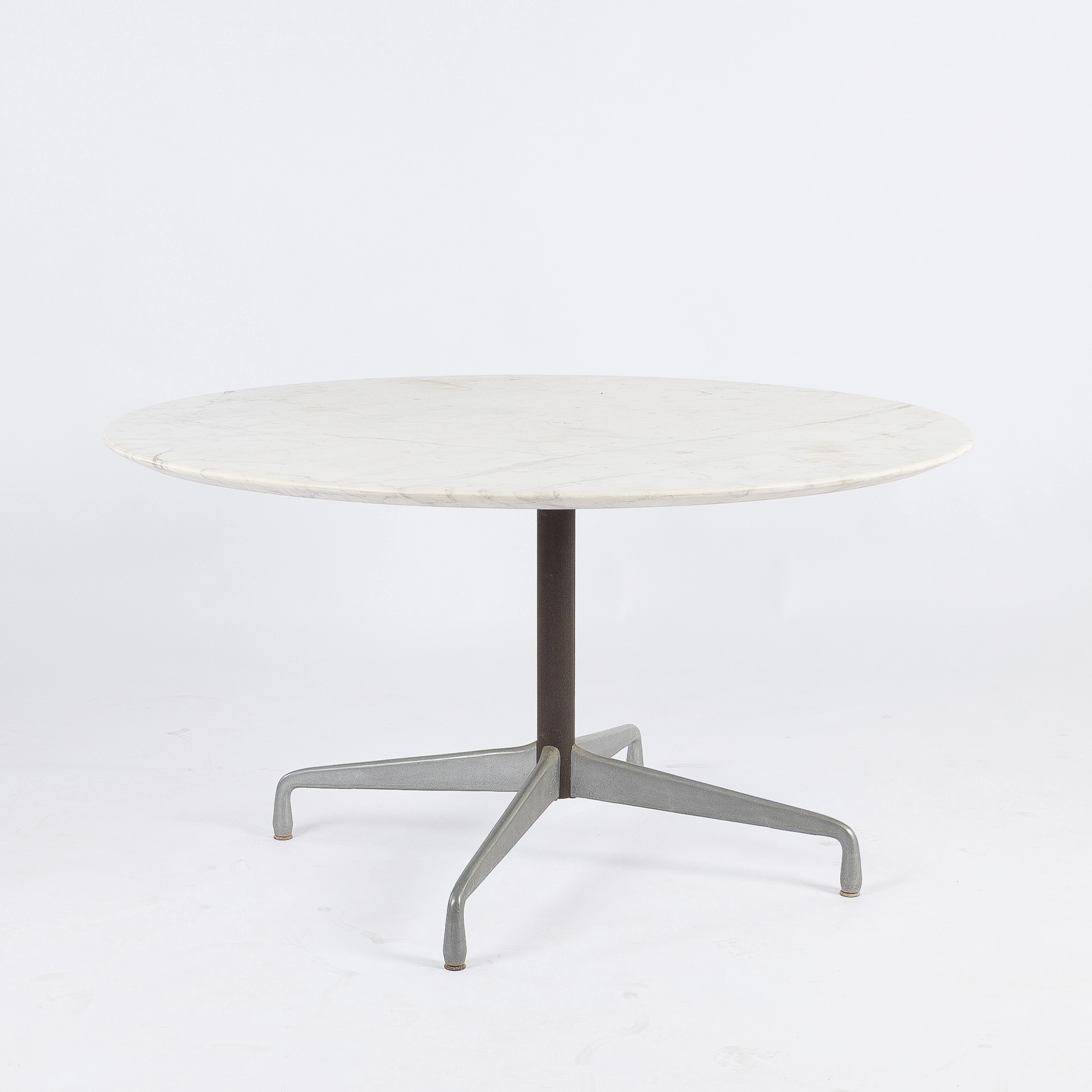 CHARLES EAMES. Matbord, troligen Herman Miller, skiva i carraramarmor