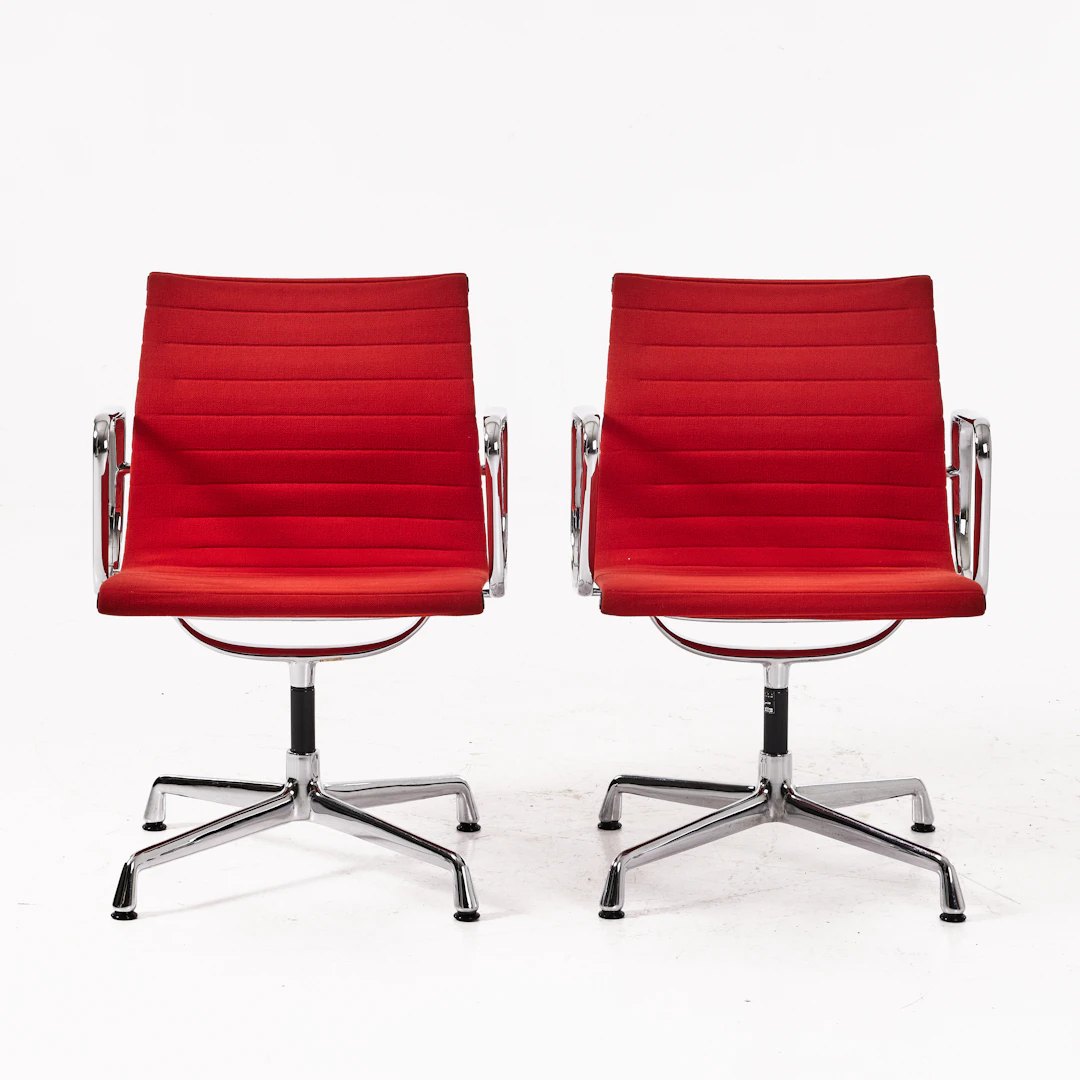 CHARLES & RAY EAMES. Kontorsstolar/stolar, 2 st, modell 'Aluminium